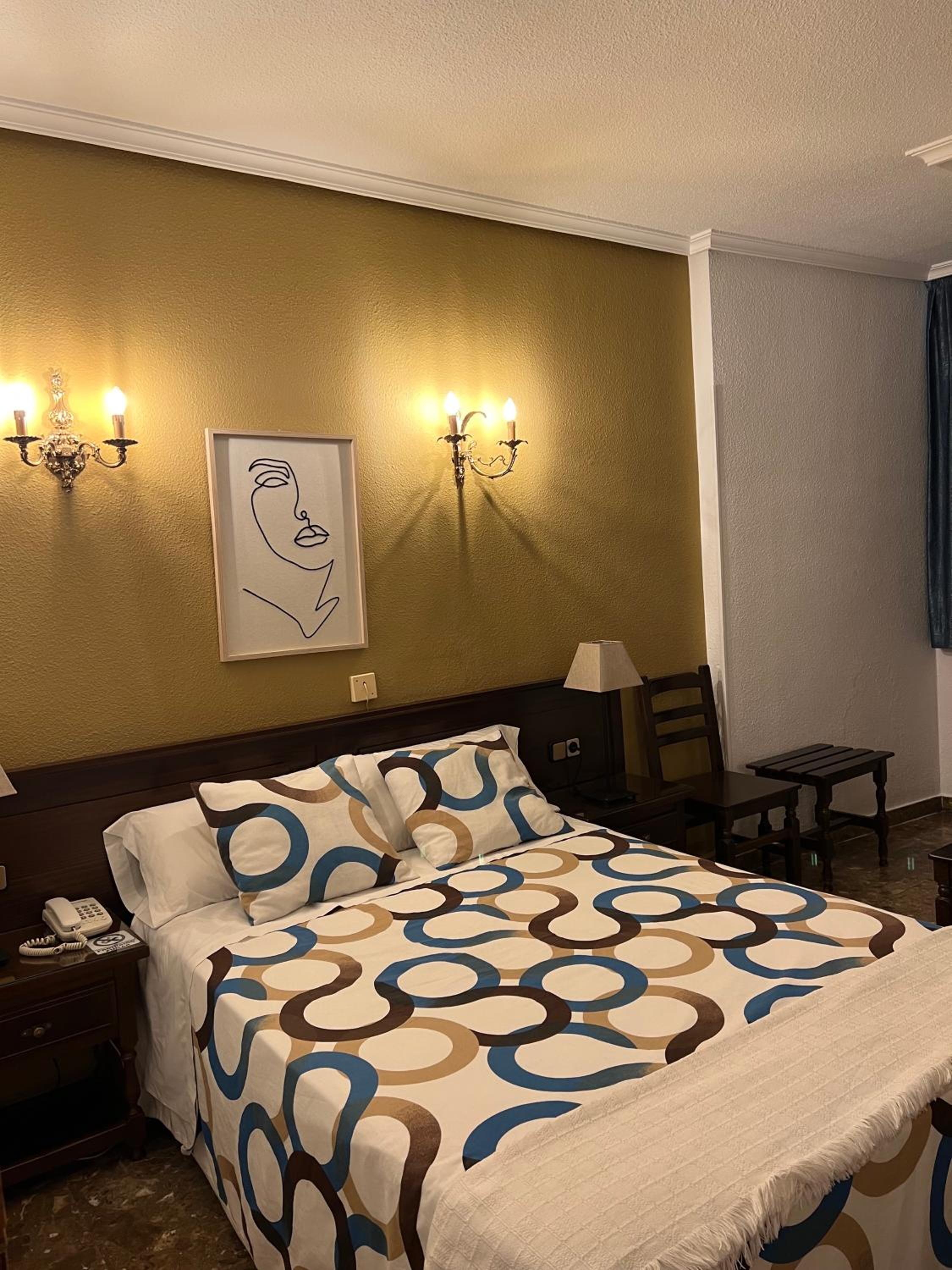 Standard Queen Room - Photo 4