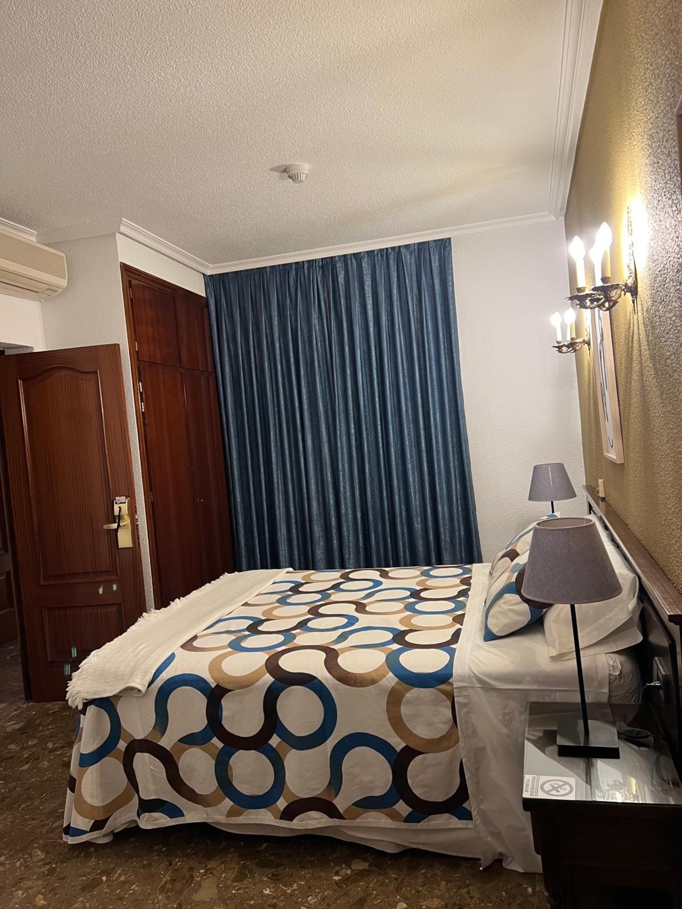 Standard Queen Room - Photo 3