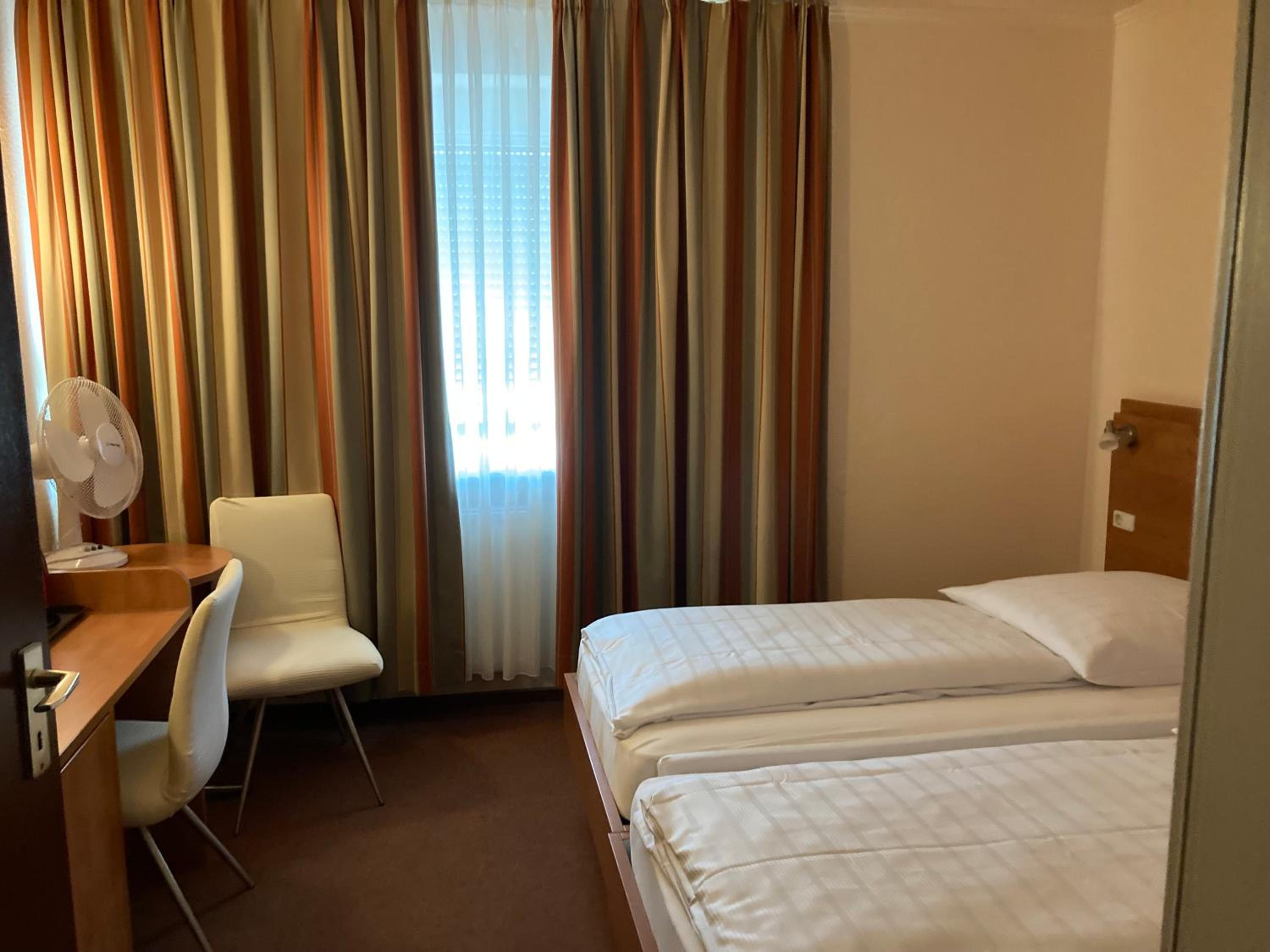 Double Room - Photo 5