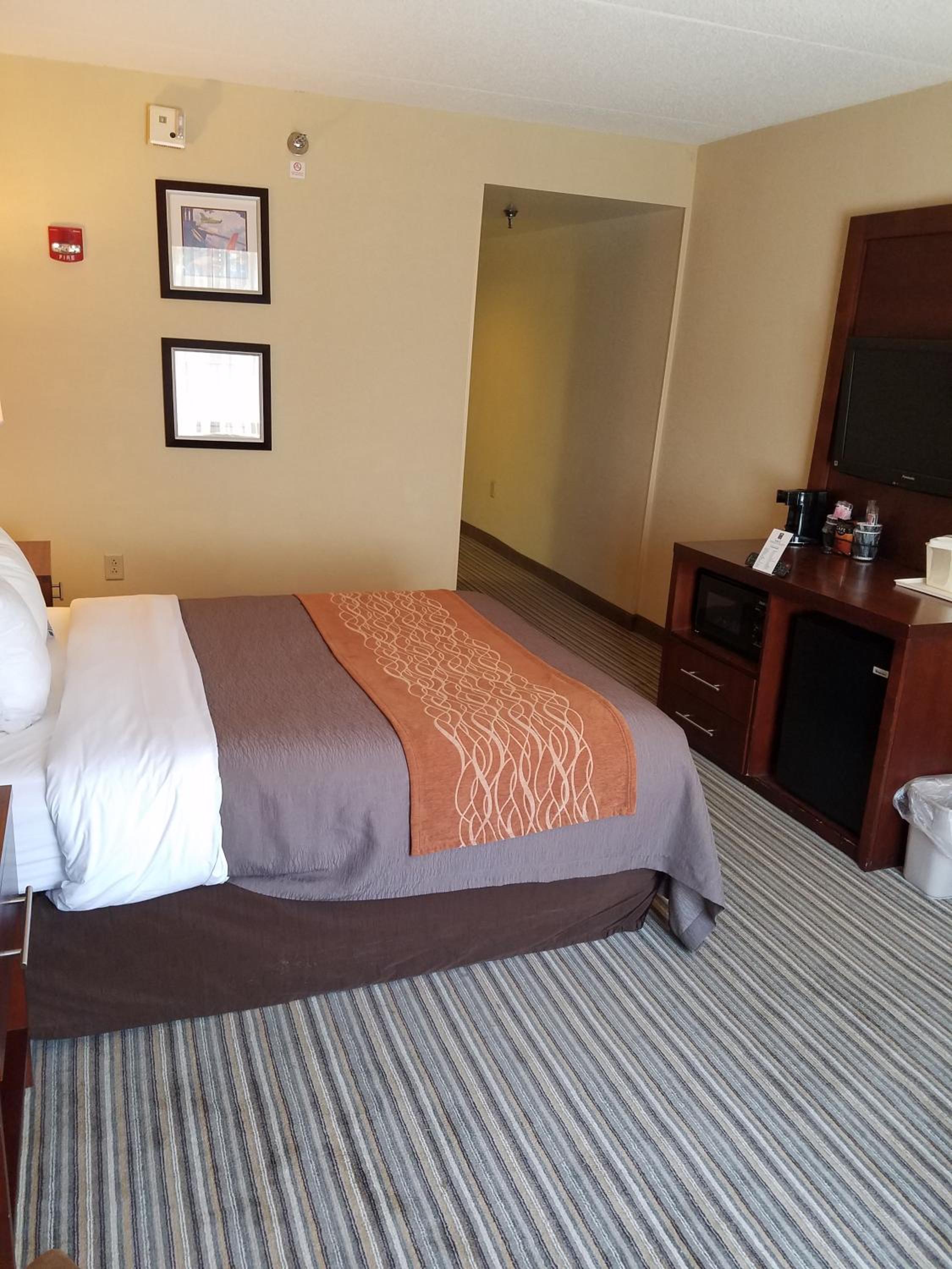 Double Room - Accessible/Non-Smoking - Photo 4