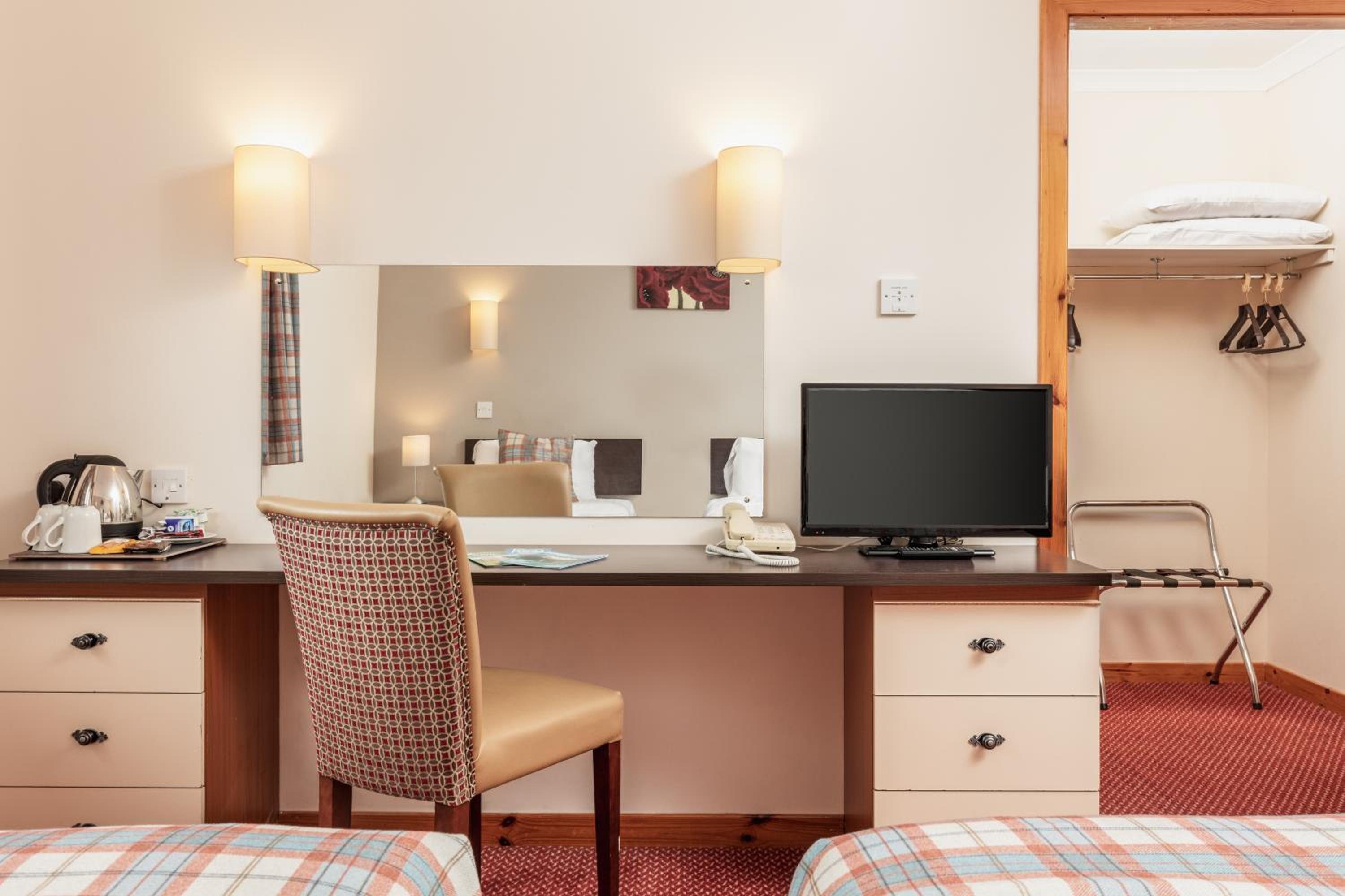 Twin Room - Photo 3