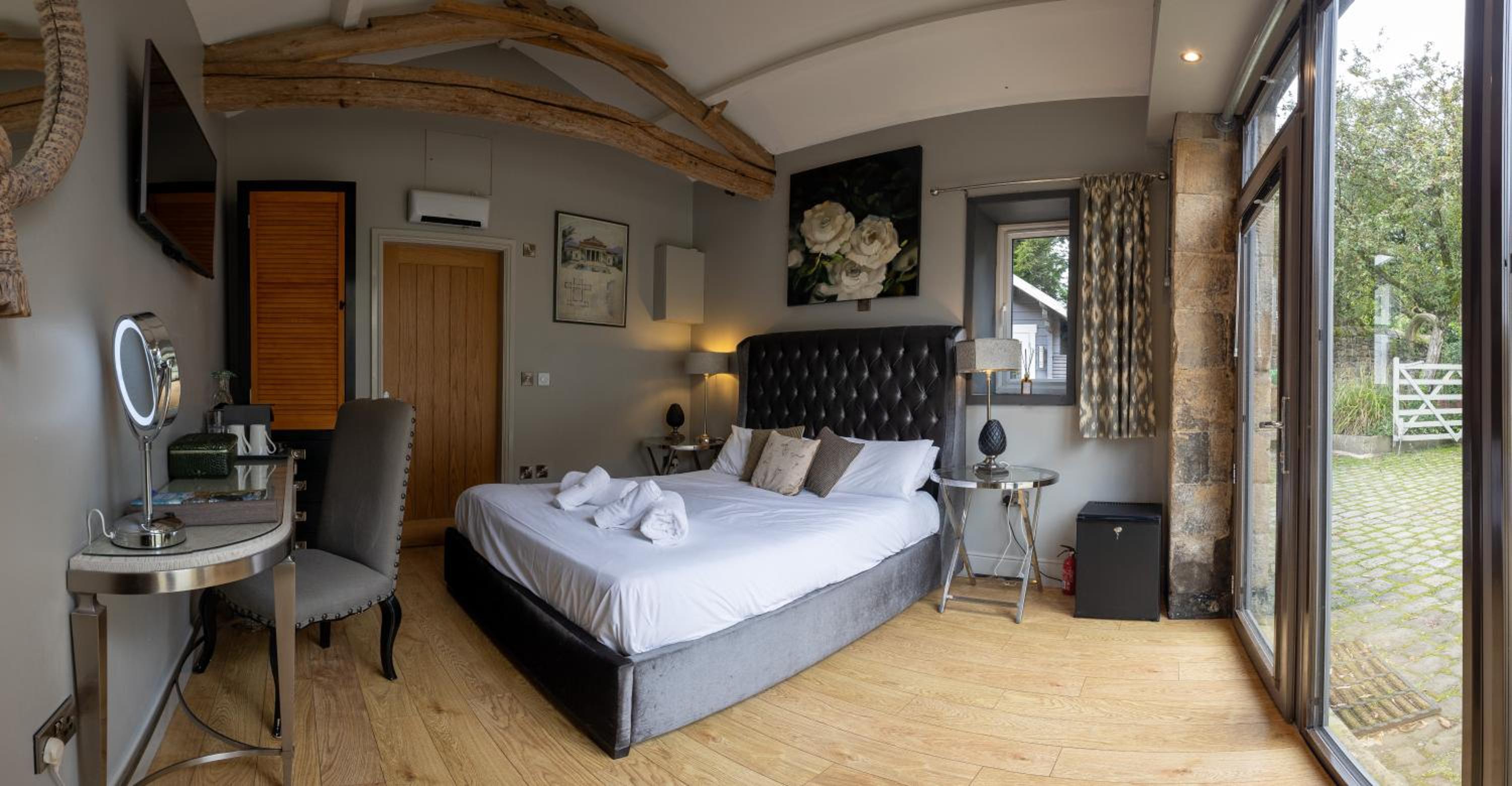 Deluxe Double Room (The Coach House) (Pet-Friendly Room) - Photo 1