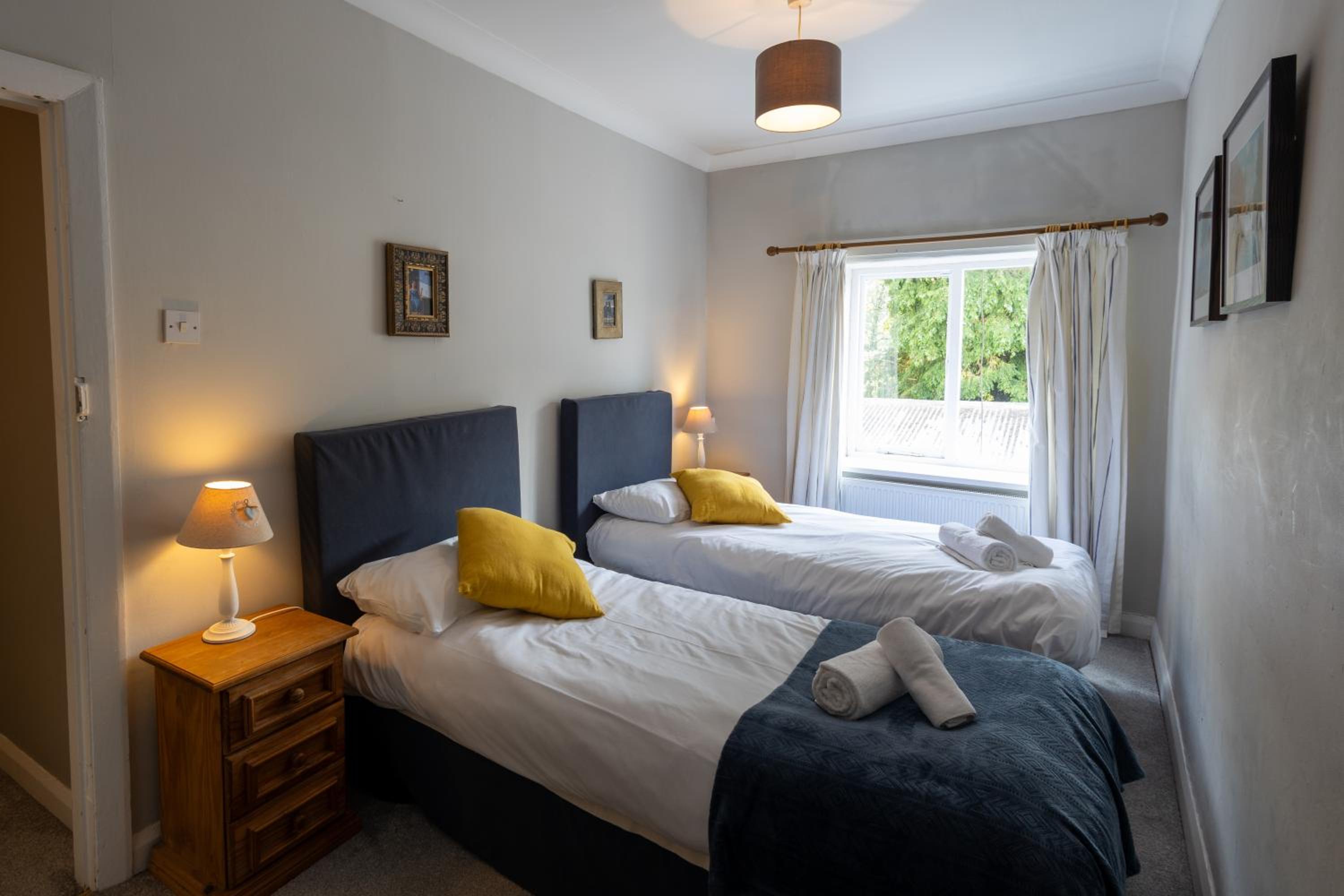 Three-Bedroom House (Lower Buck Cottage) (No Pets) - Photo 5