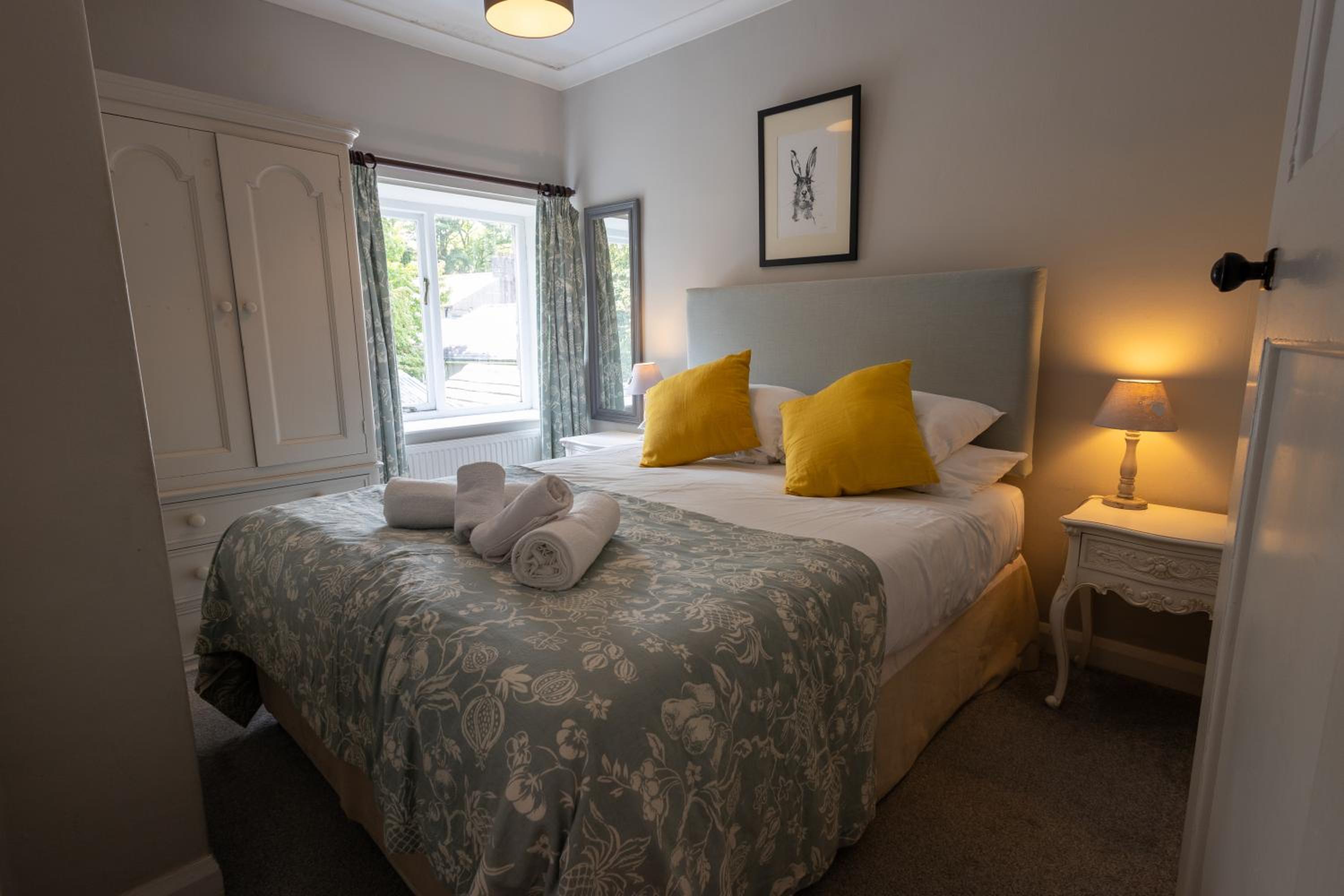 Three-Bedroom House (Lower Buck Cottage) (No Pets) - Photo 4