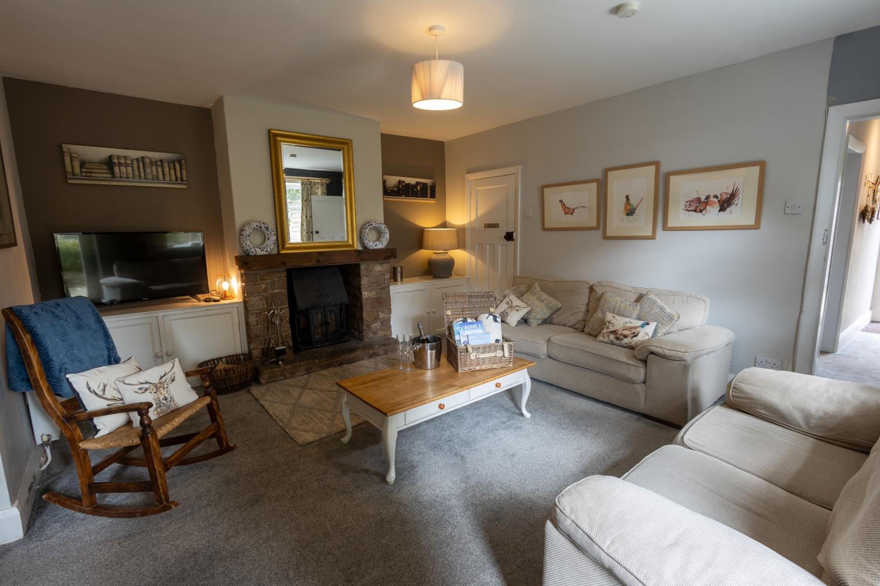 Three-Bedroom House (Lower Buck Cottage) (No Pets) - Photo 11