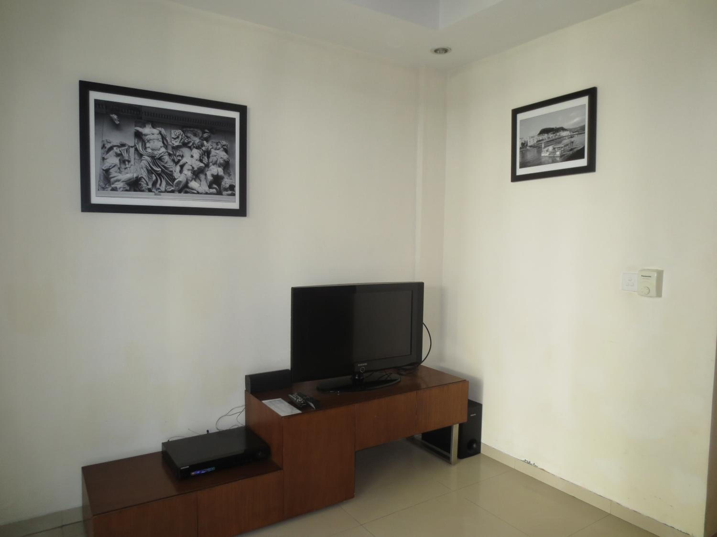 Two-Bedroom Apartment - Photo 12
