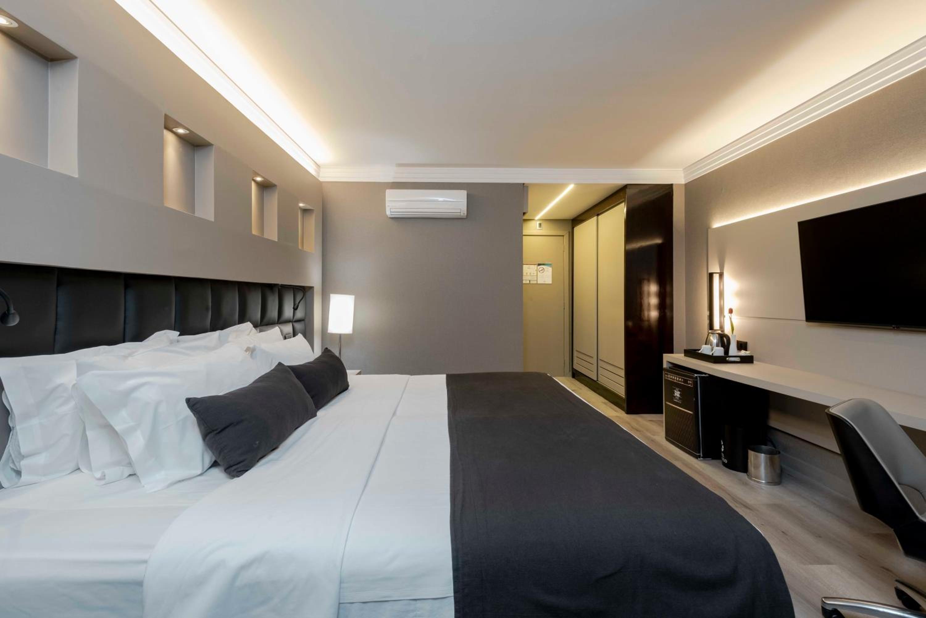 Deluxe Double Room - Photo 10