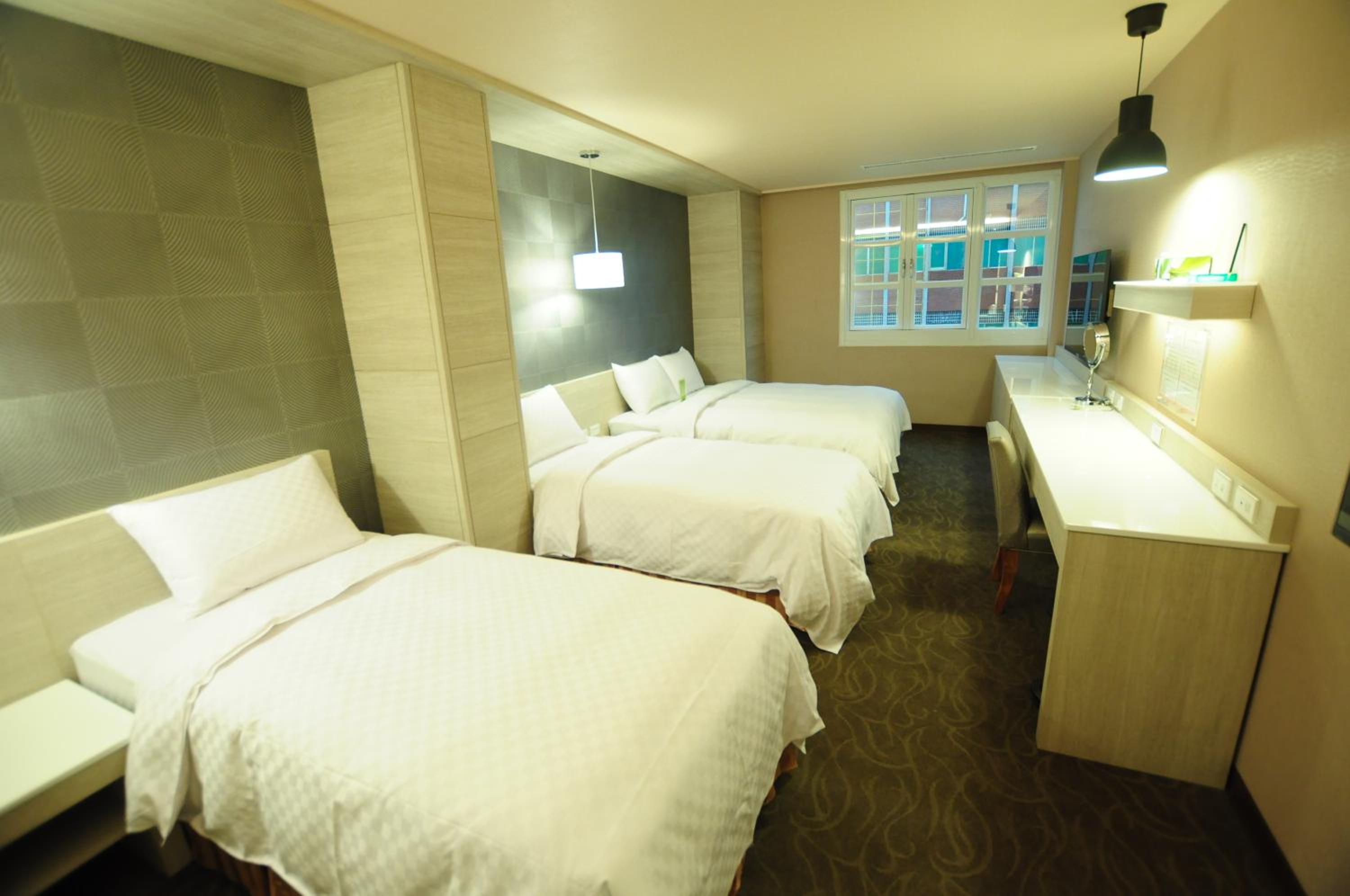 Superior Quadruple Room photo 2