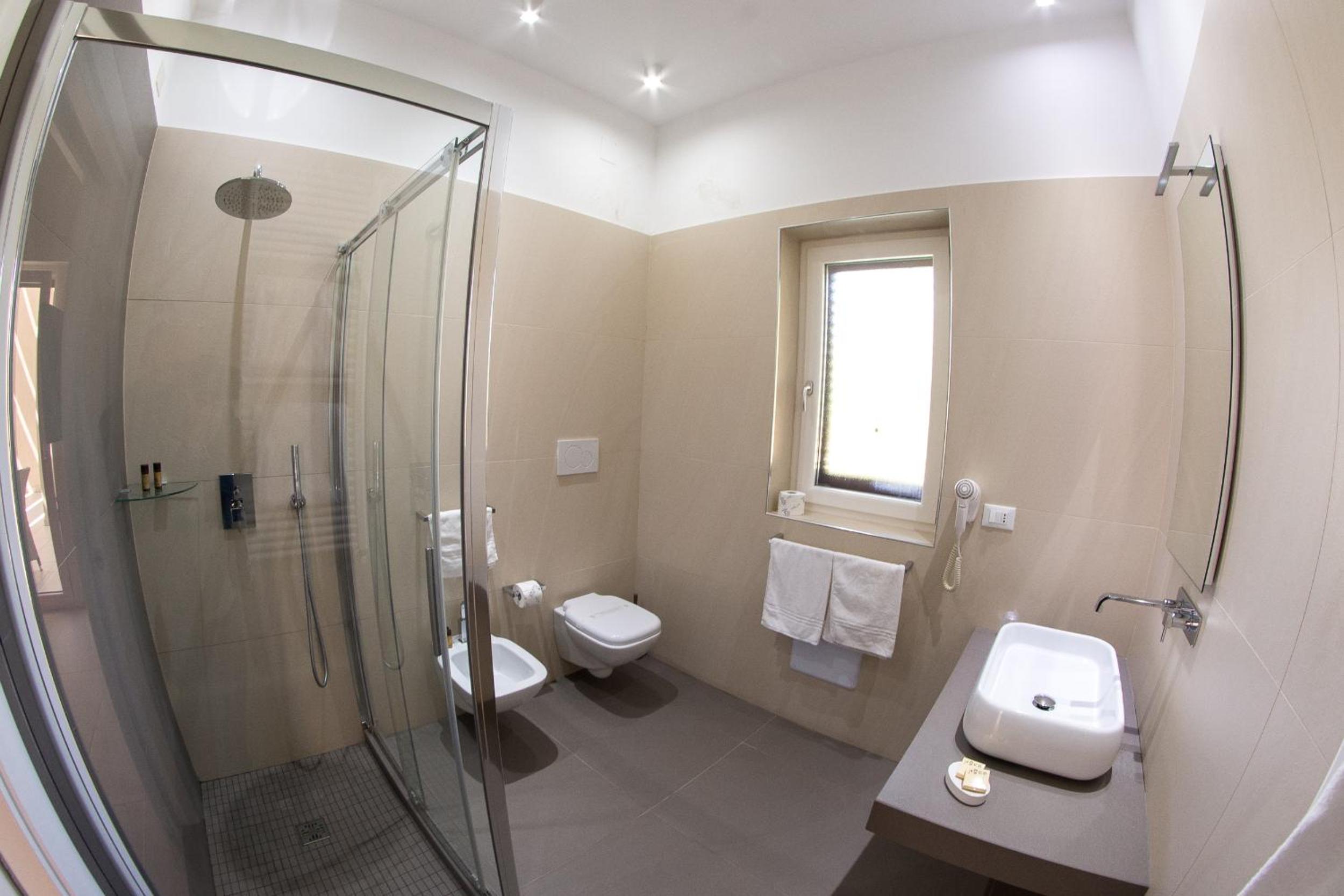 Triple Room with Private Bathroom - Photo 3
