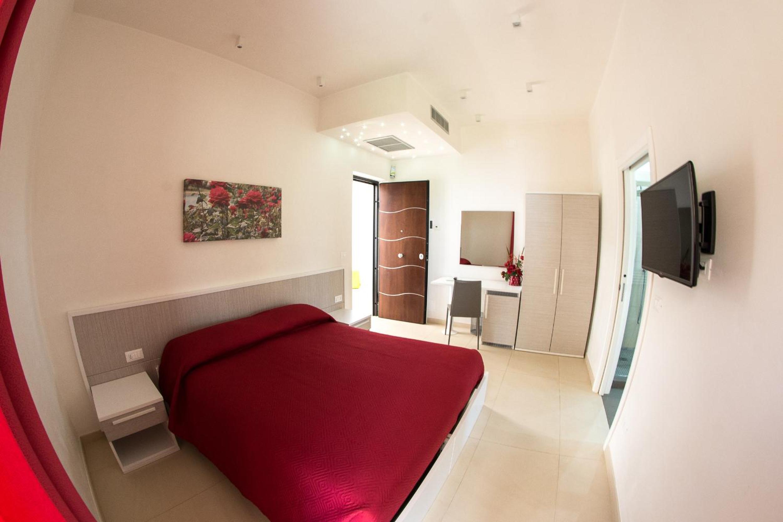 Triple Room with Private Bathroom - Photo 2