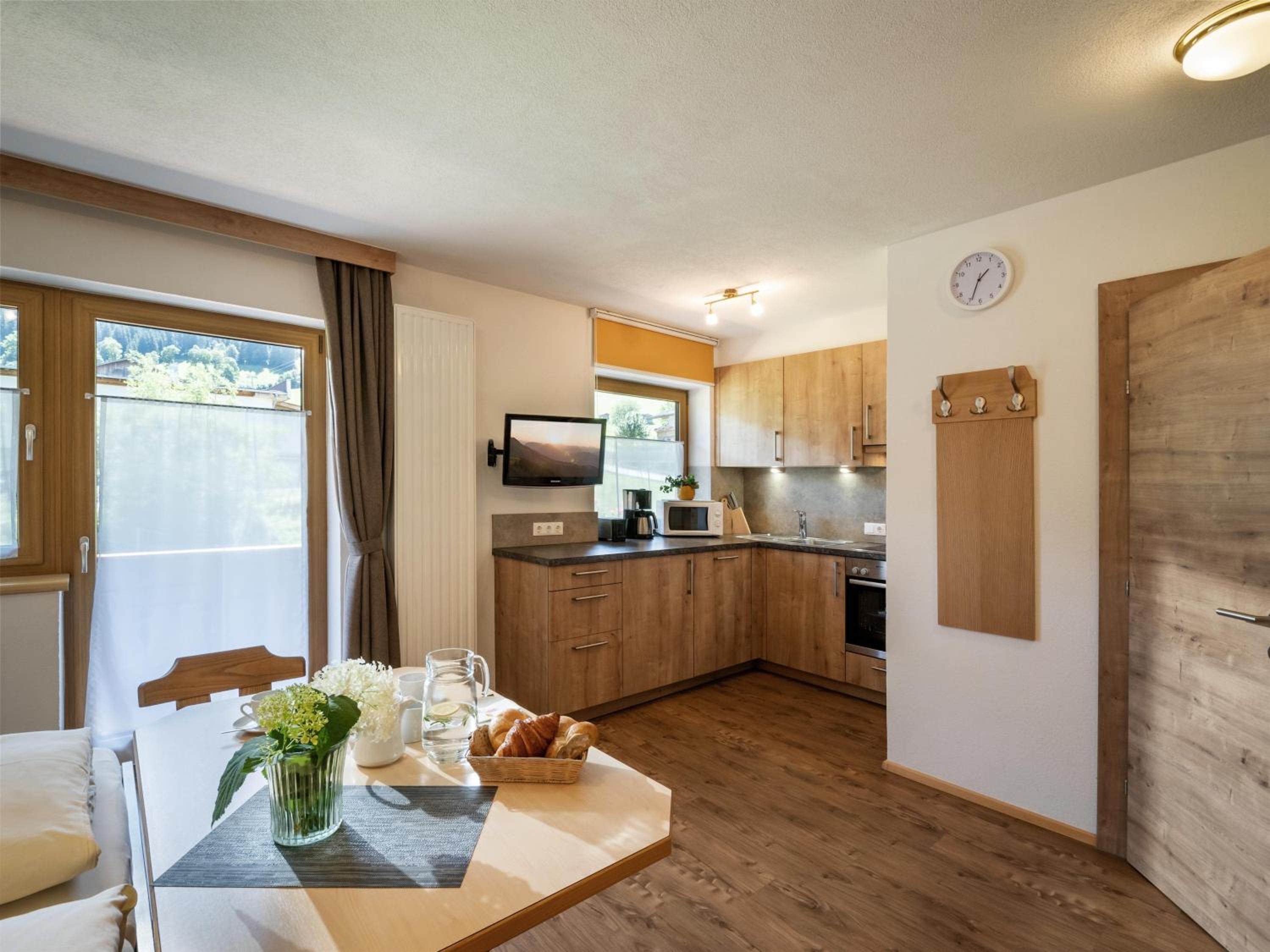 Two-Bedroom Apartment with Shower  photo 2