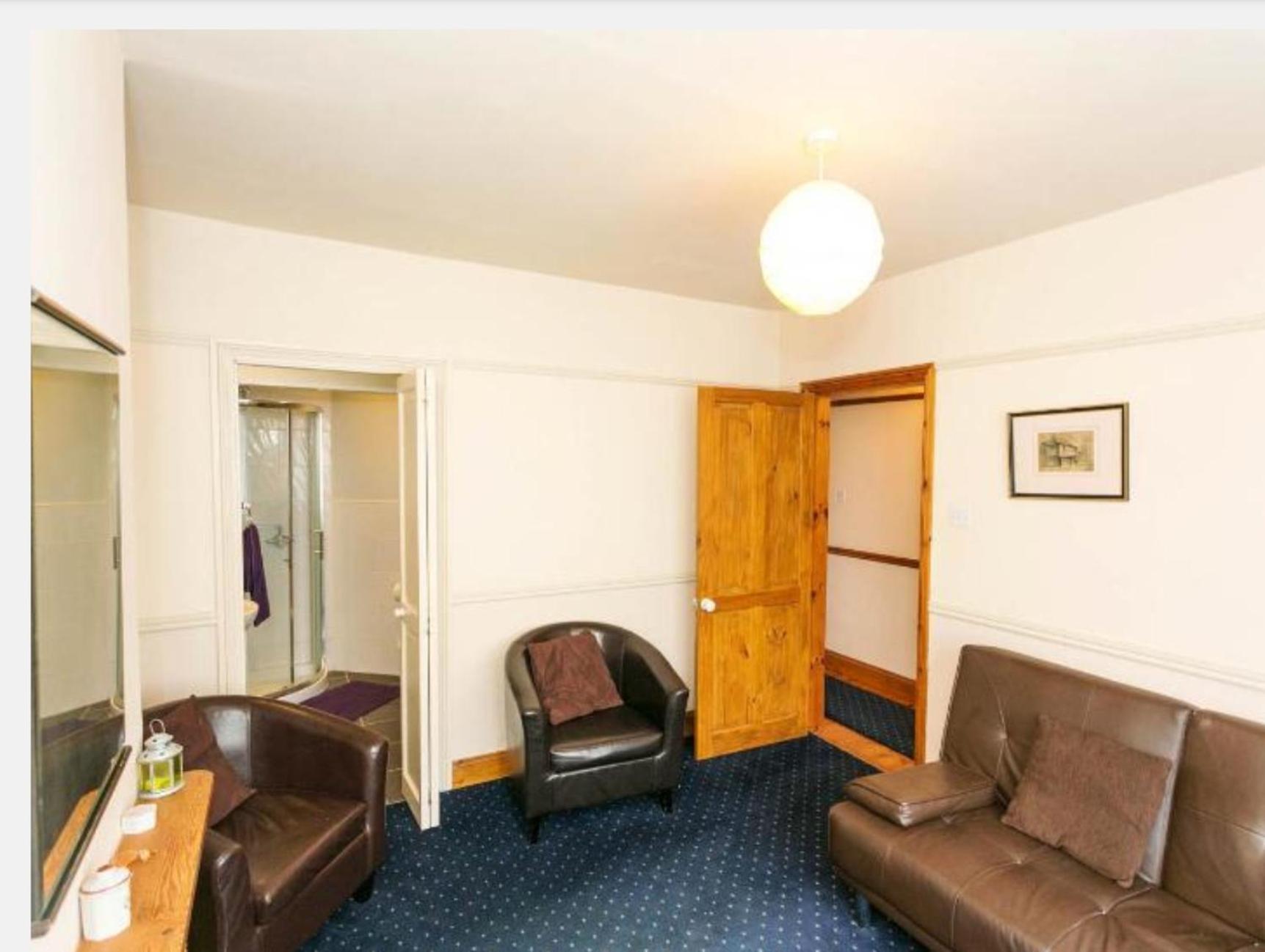 Two-Bedroom House photo 2