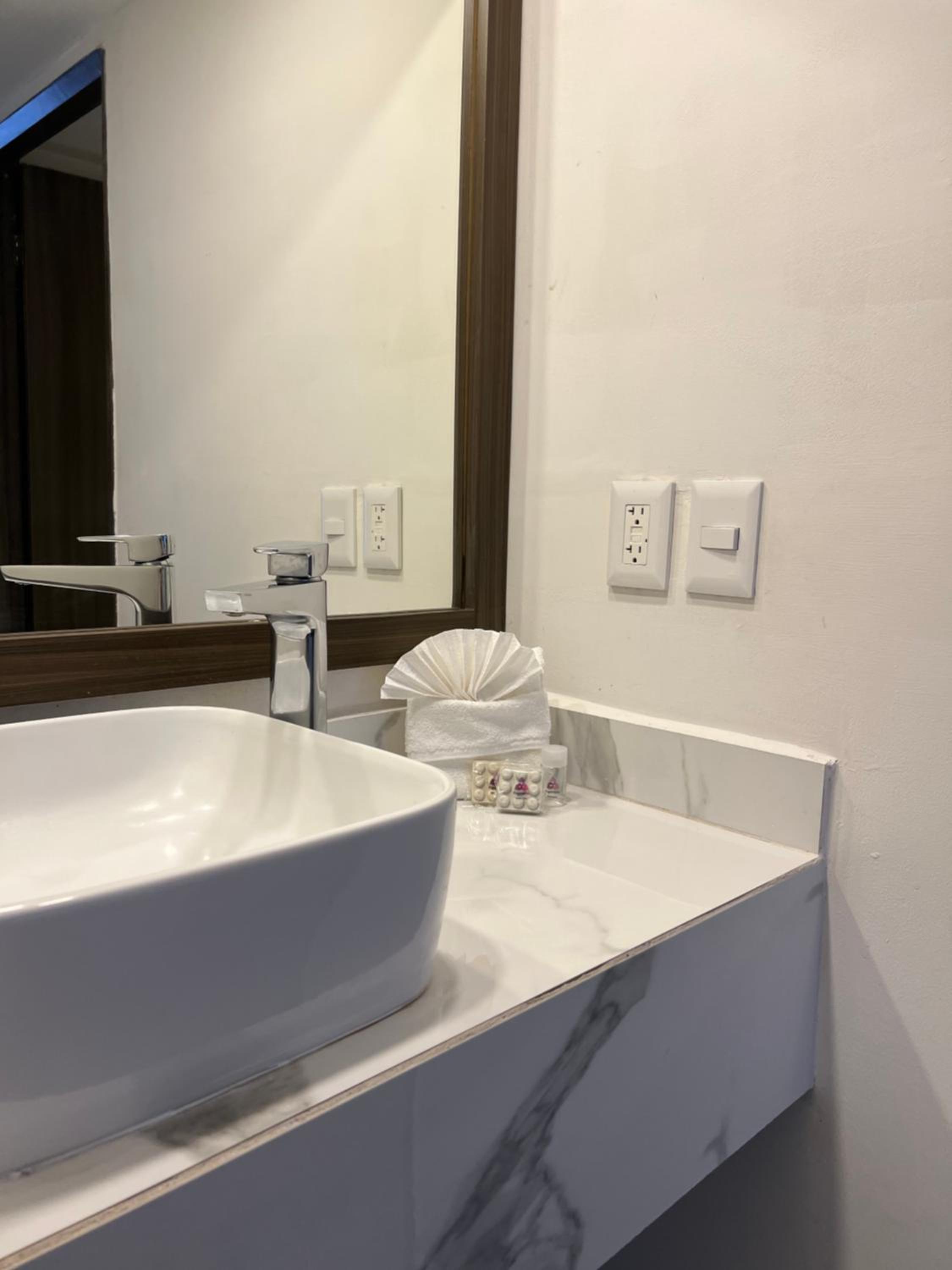 Quadruple Room - Disability Access/Non Smoking photo 2