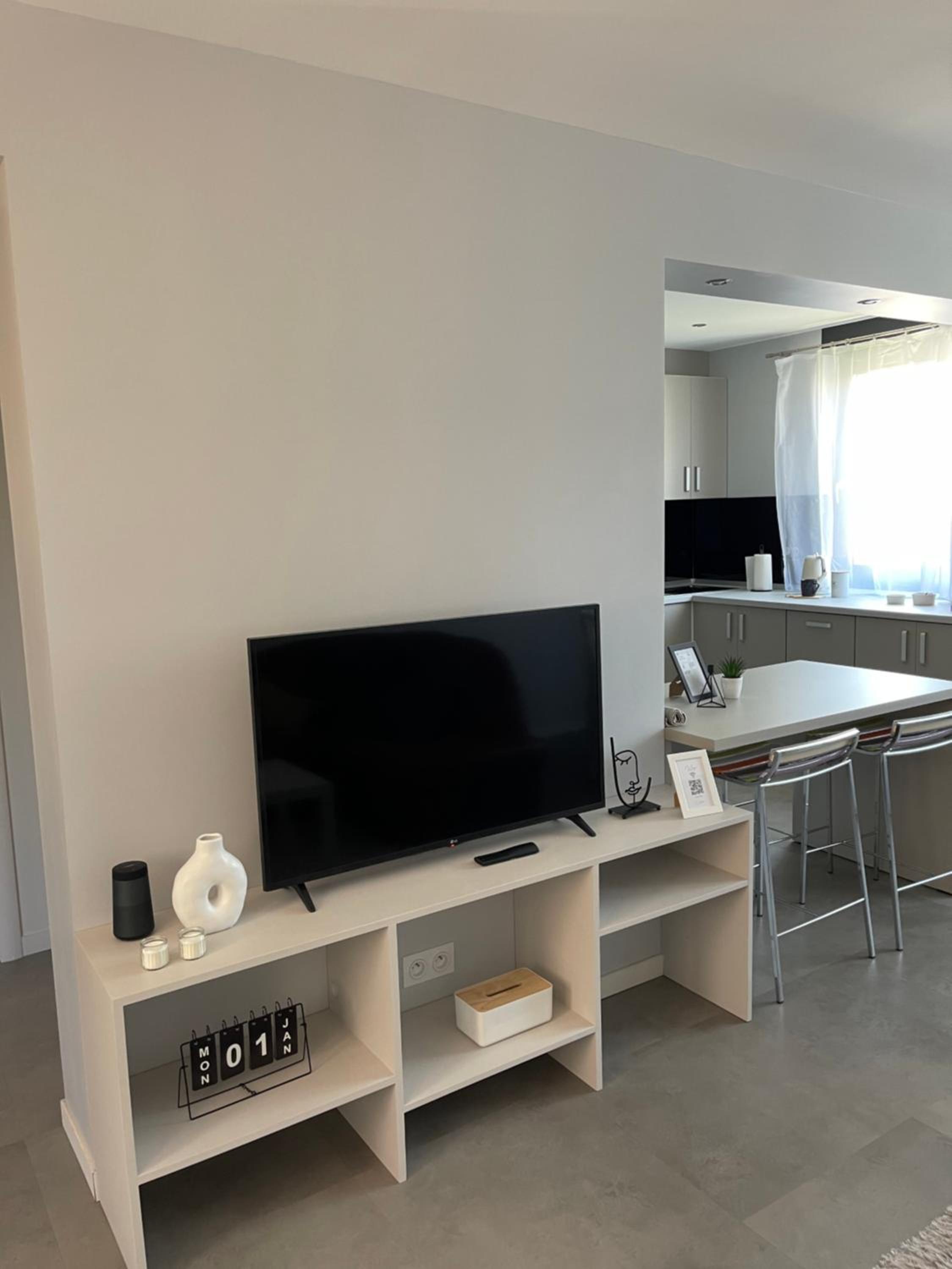 One-Bedroom Apartment photo 1