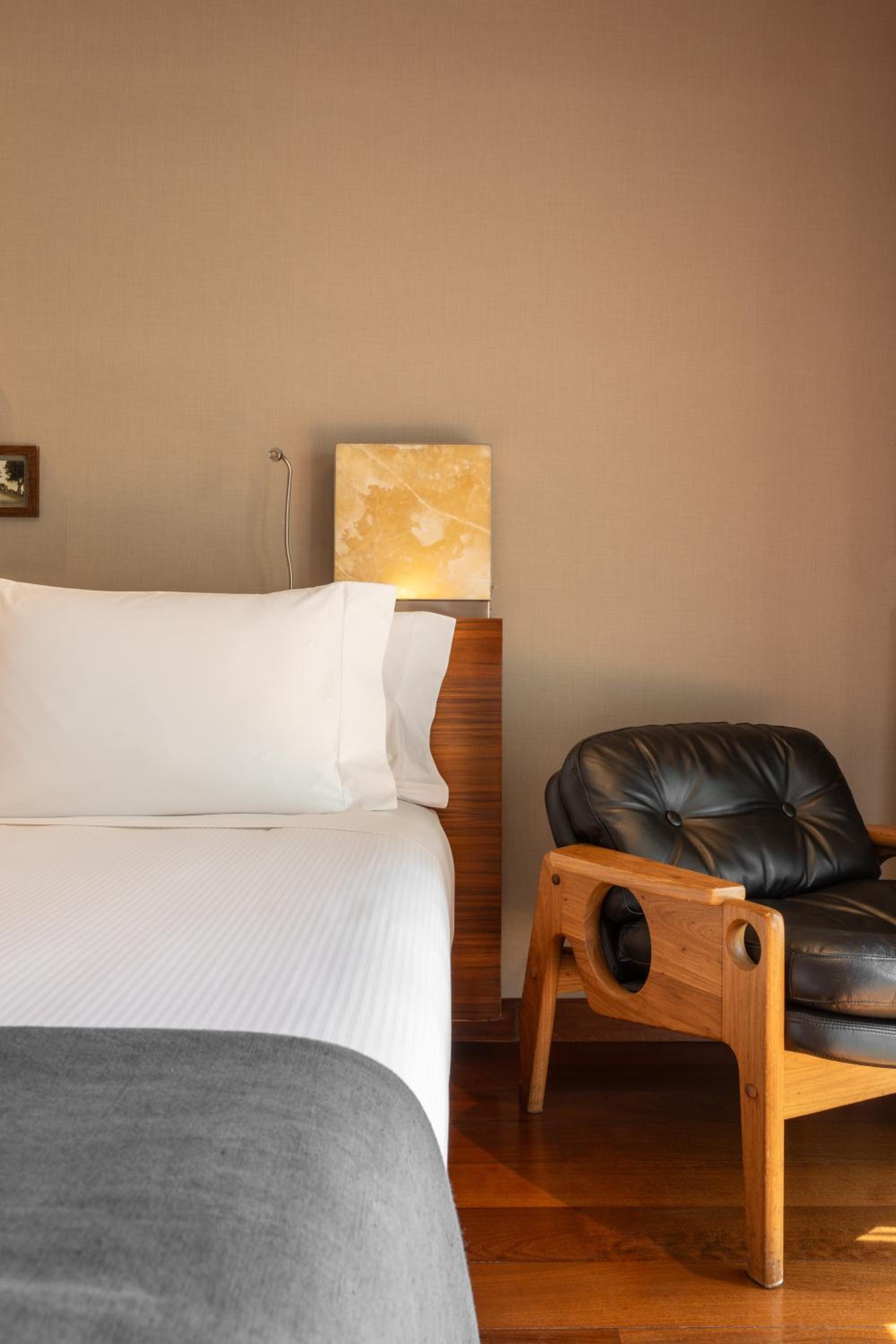 Superior Twin Room with Courtyard View - Photo 5