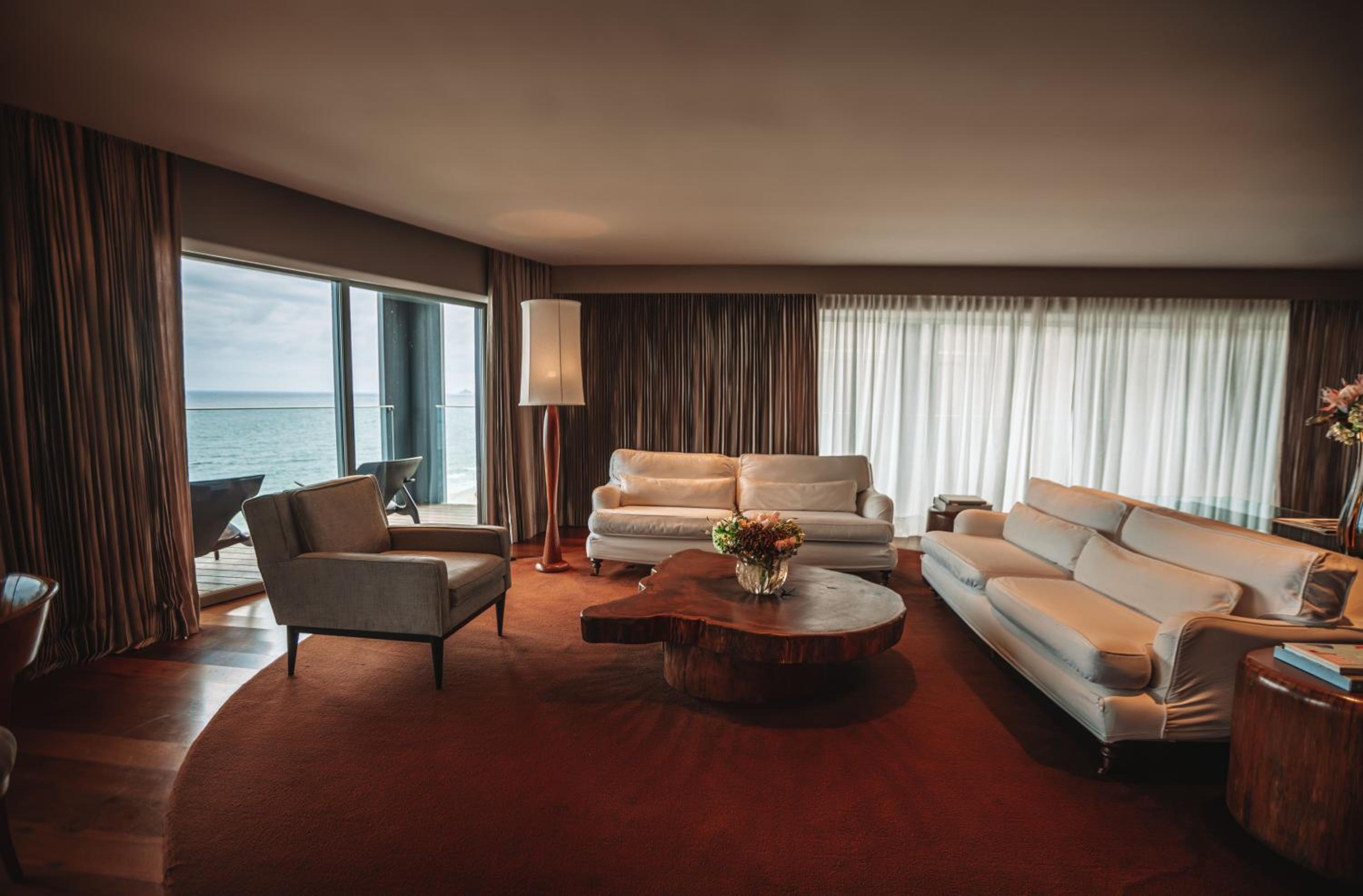 Deluxe Suite with Sea View - Photo 2