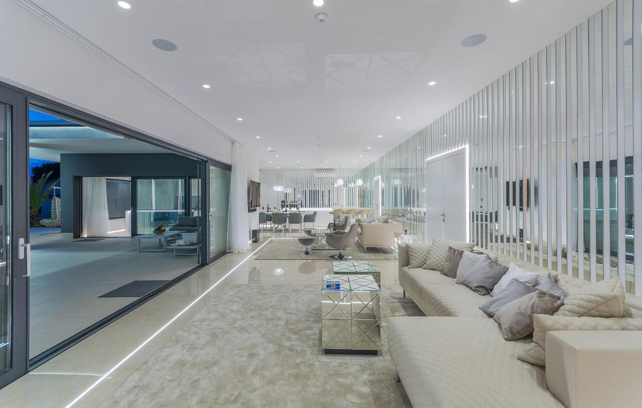 Five-Bedroom Villa photo 1