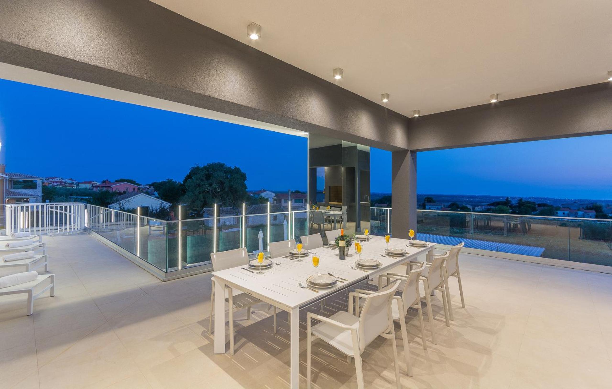 Five-Bedroom Villa photo 2