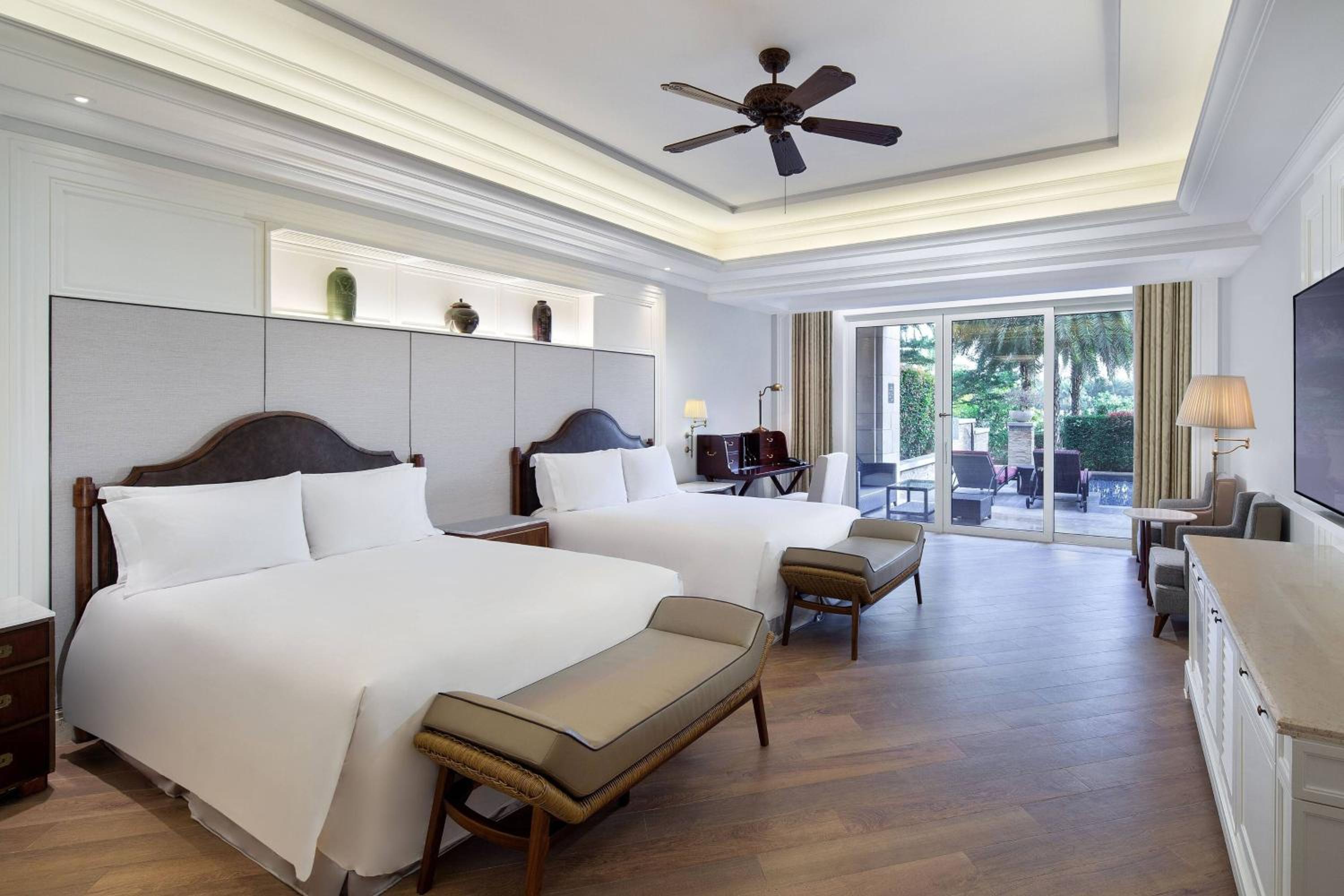 Deluxe Pool Access Twin