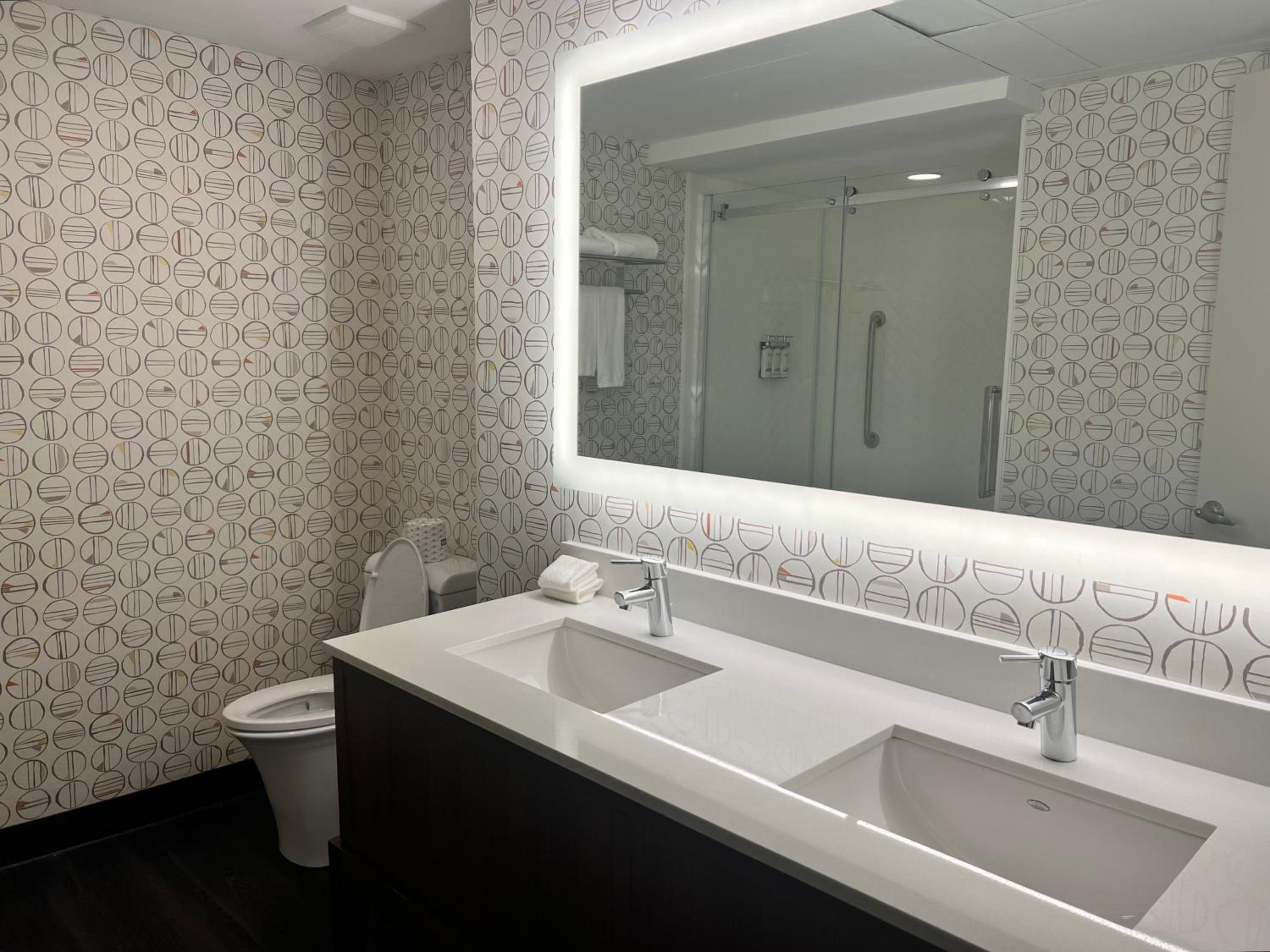 King Suite - Photo 3
