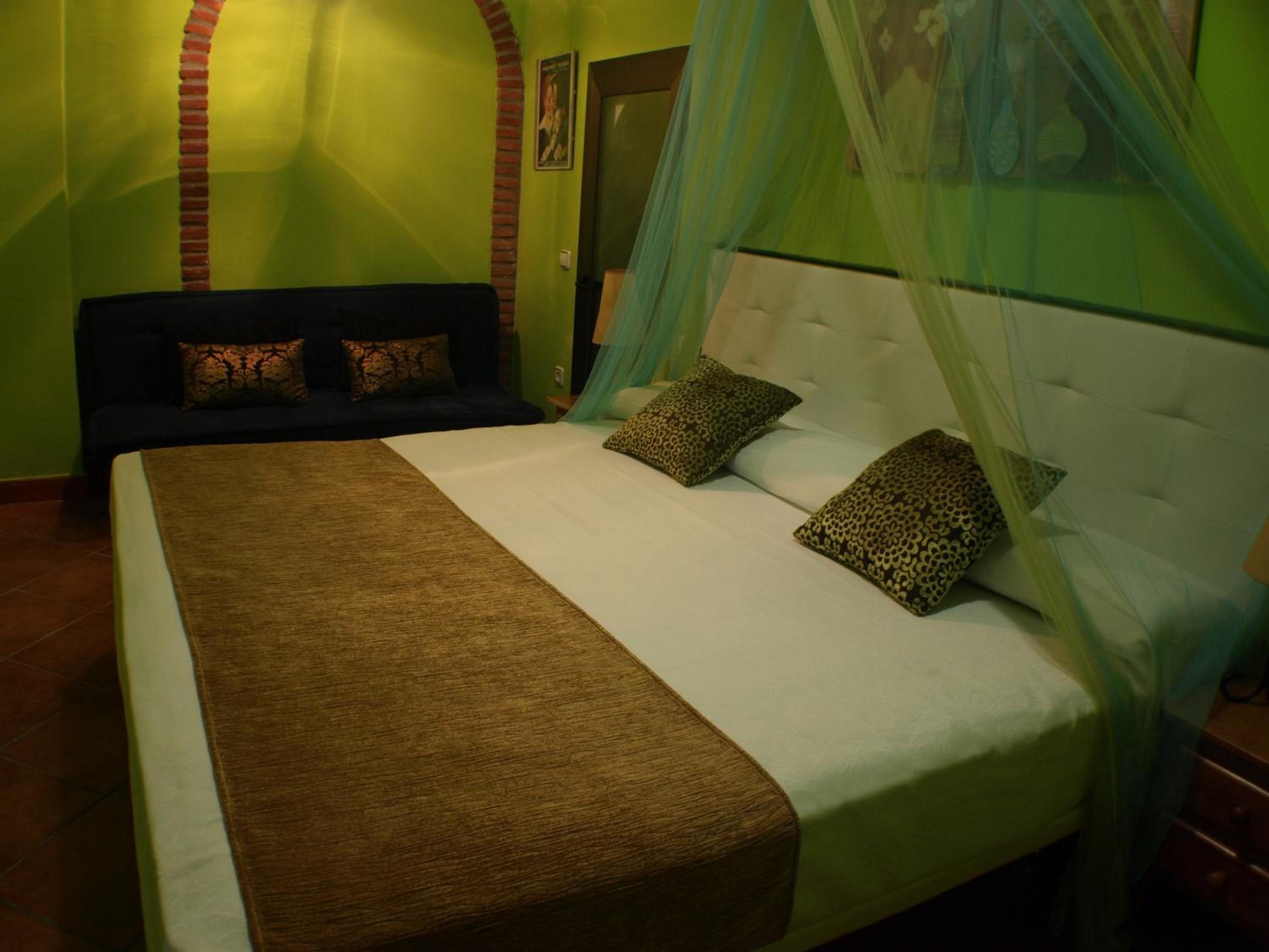 Two-Bedroom House (2-6 Adults) - Photo 86