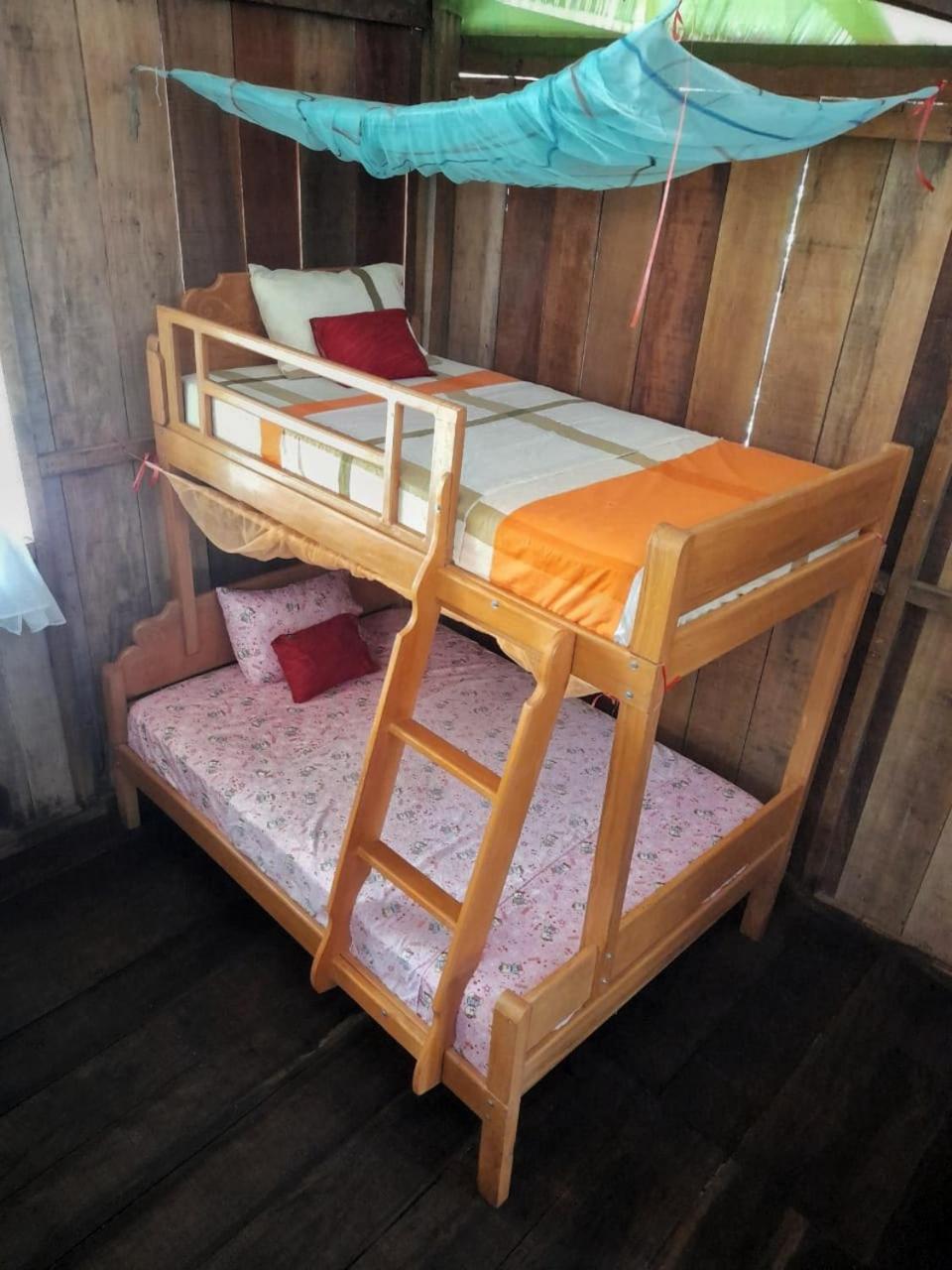 6-Bed Mixed Dormitory Room photo 2