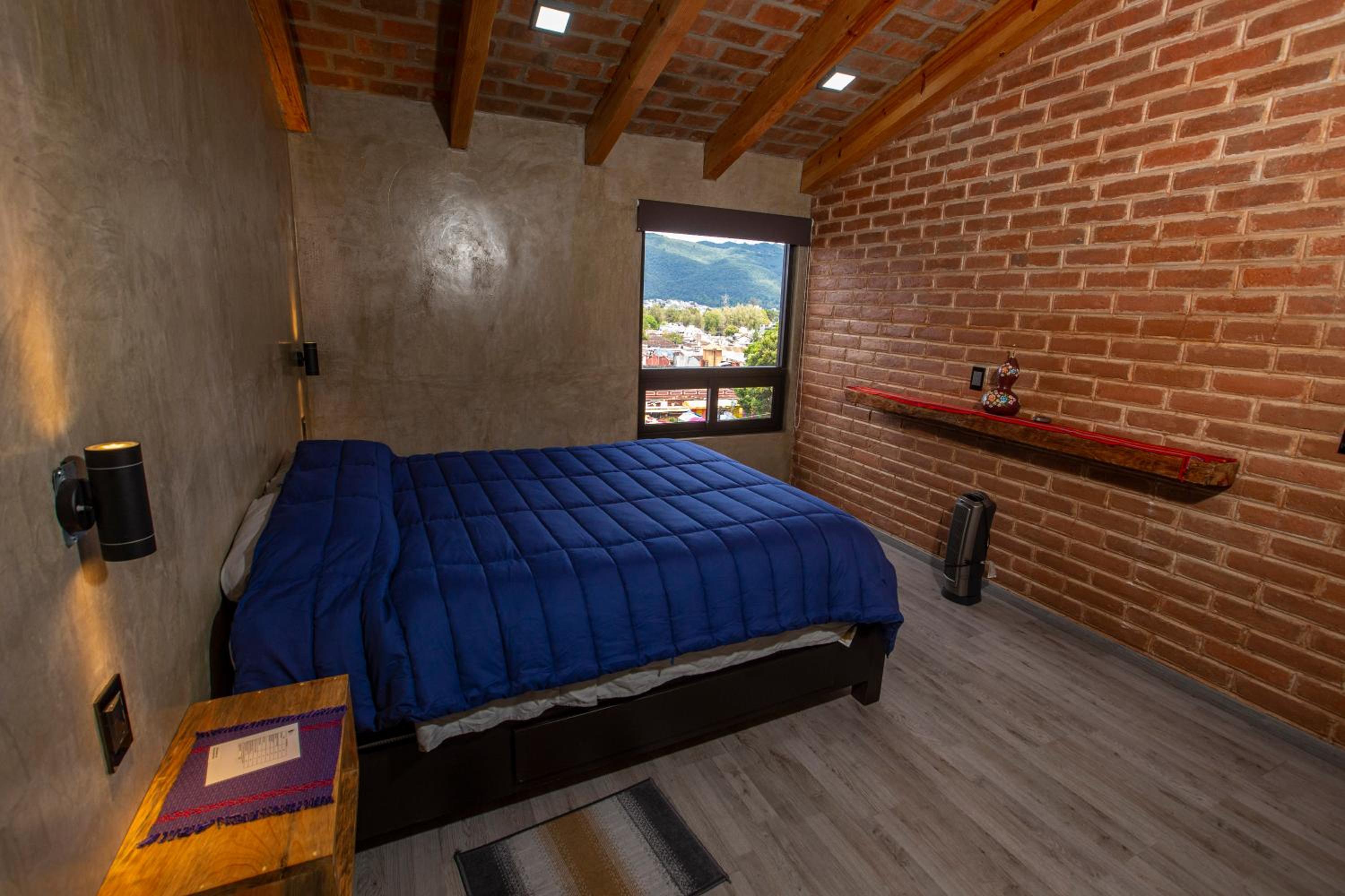 Apartment with Balcony - Photo 16