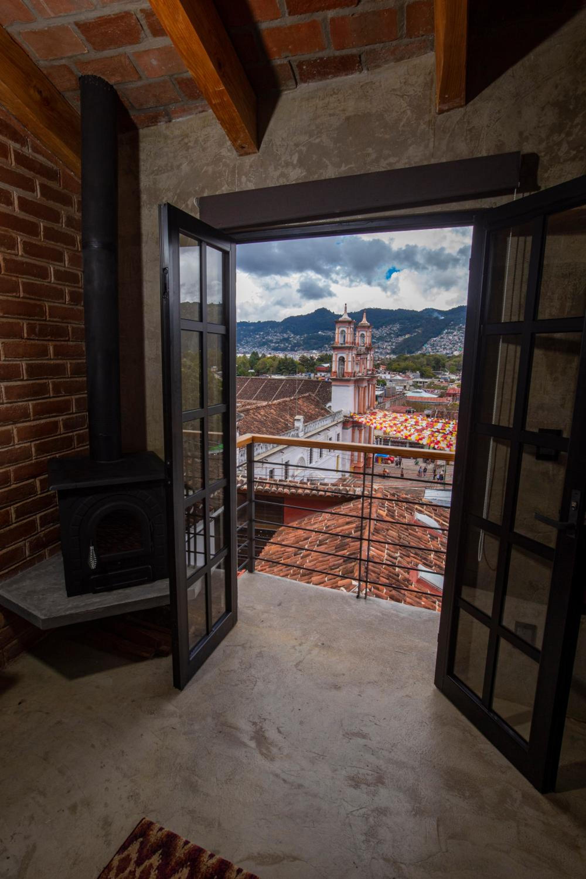 Apartment with Balcony - Photo 8