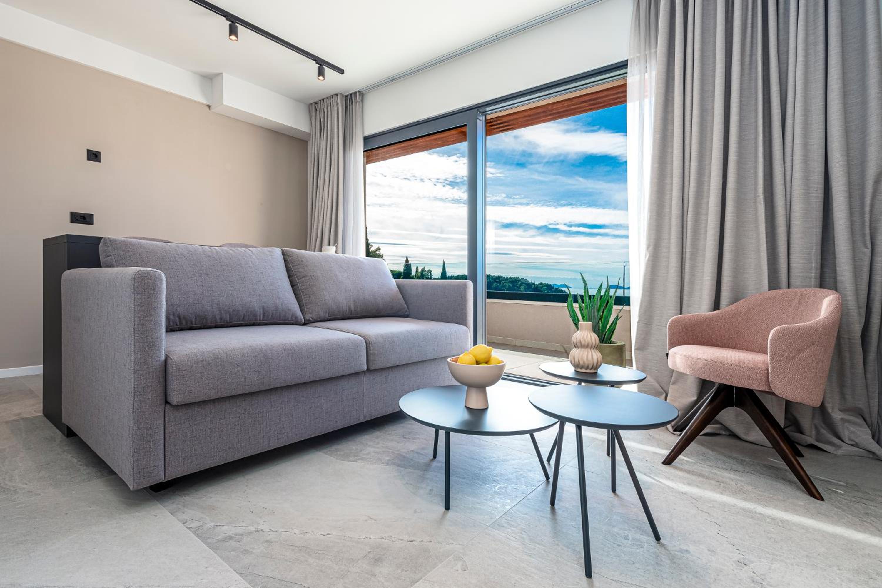 Superior Apartment with Balcony and Sea View