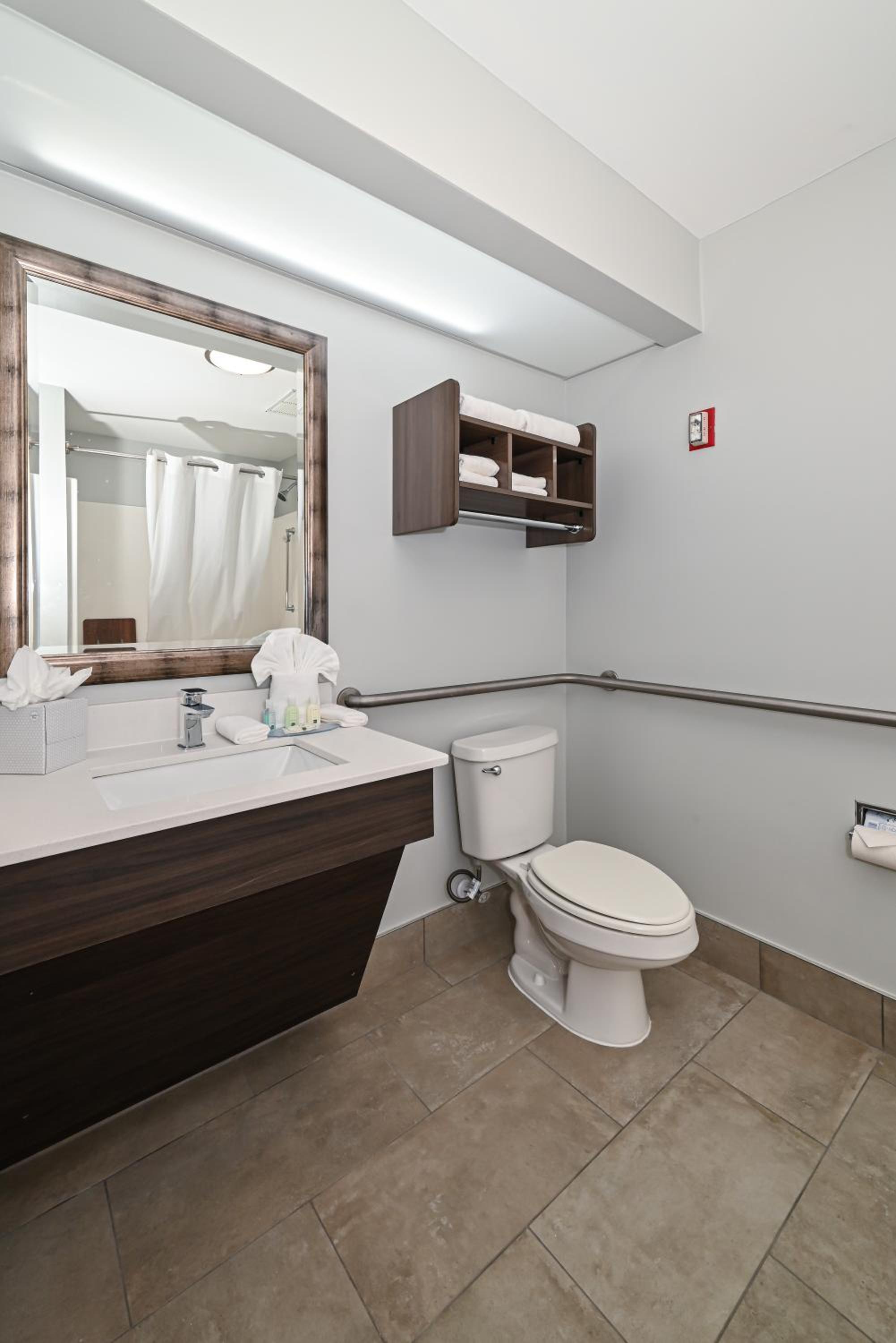 King Room - Accessible/Non-Smoking - Photo 3