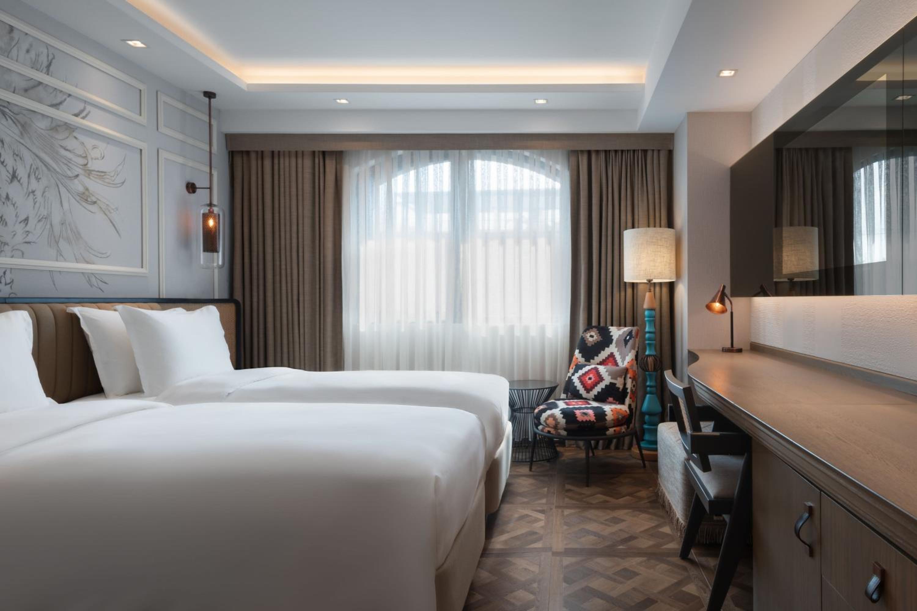 Deluxe Twin Room with Street View
