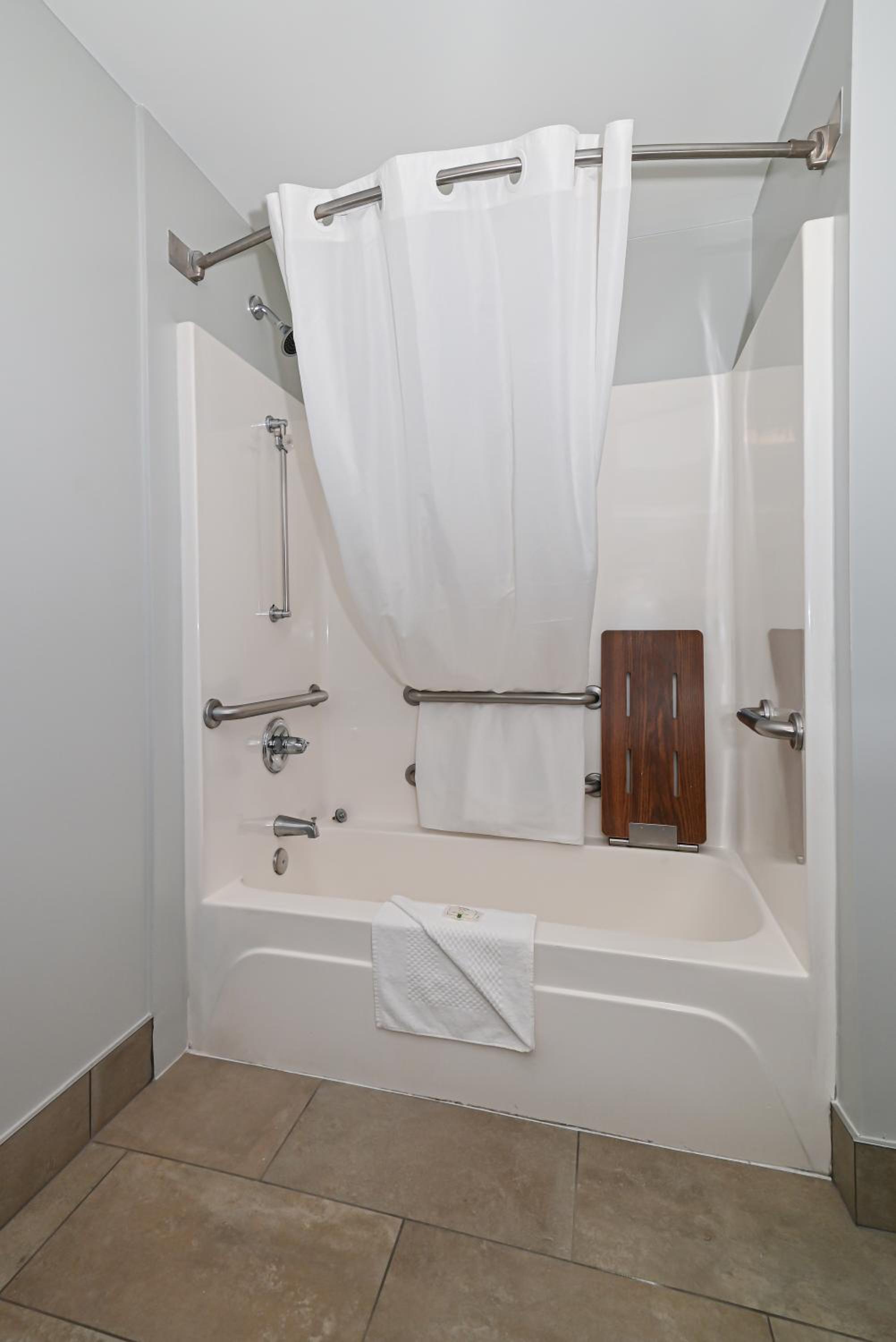 King Room - Accessible/Non-Smoking - Photo 4