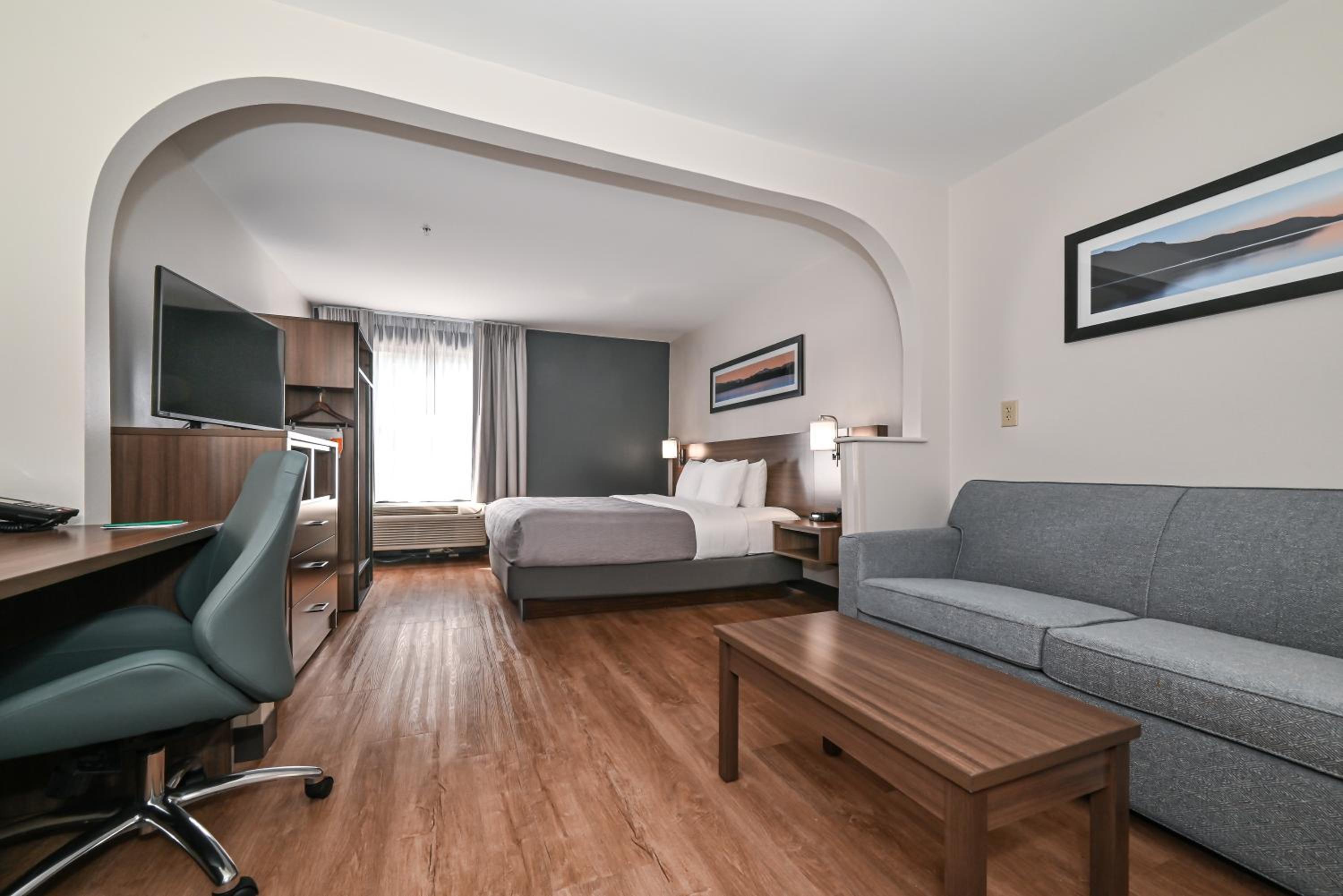 King Suite - Photo 3
