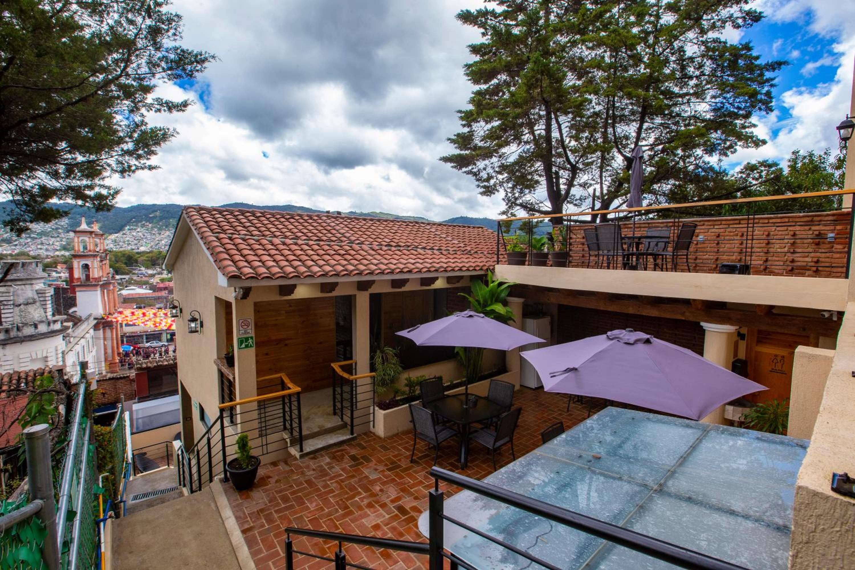 Apartment with Terrace - Photo 17
