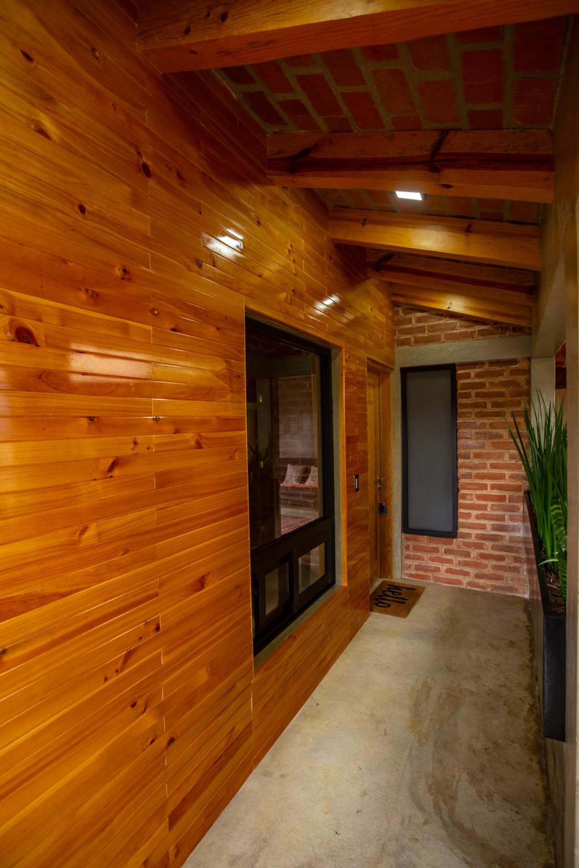 Apartment with Balcony - Photo 3