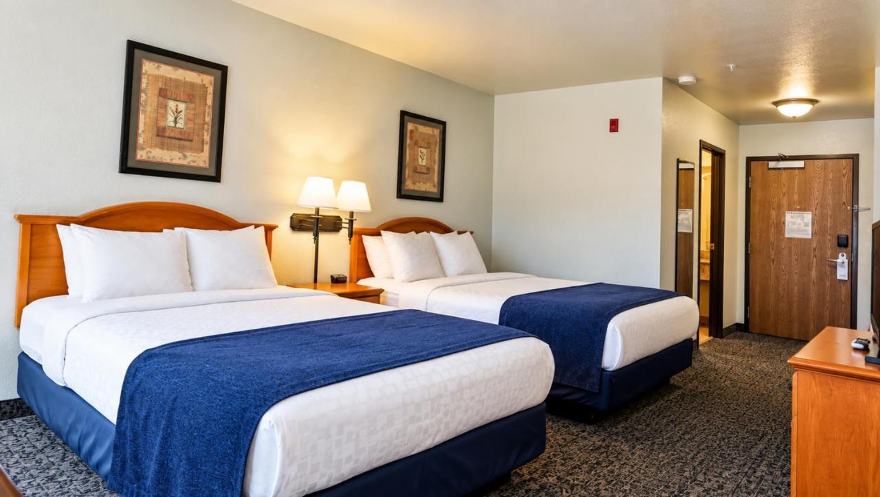 Queen room with 2 queen beds, Non-smoking