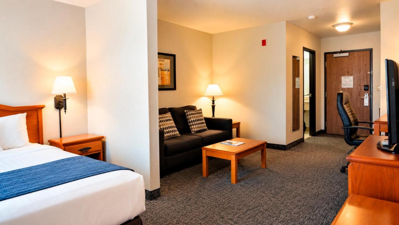 Suite with mountain view