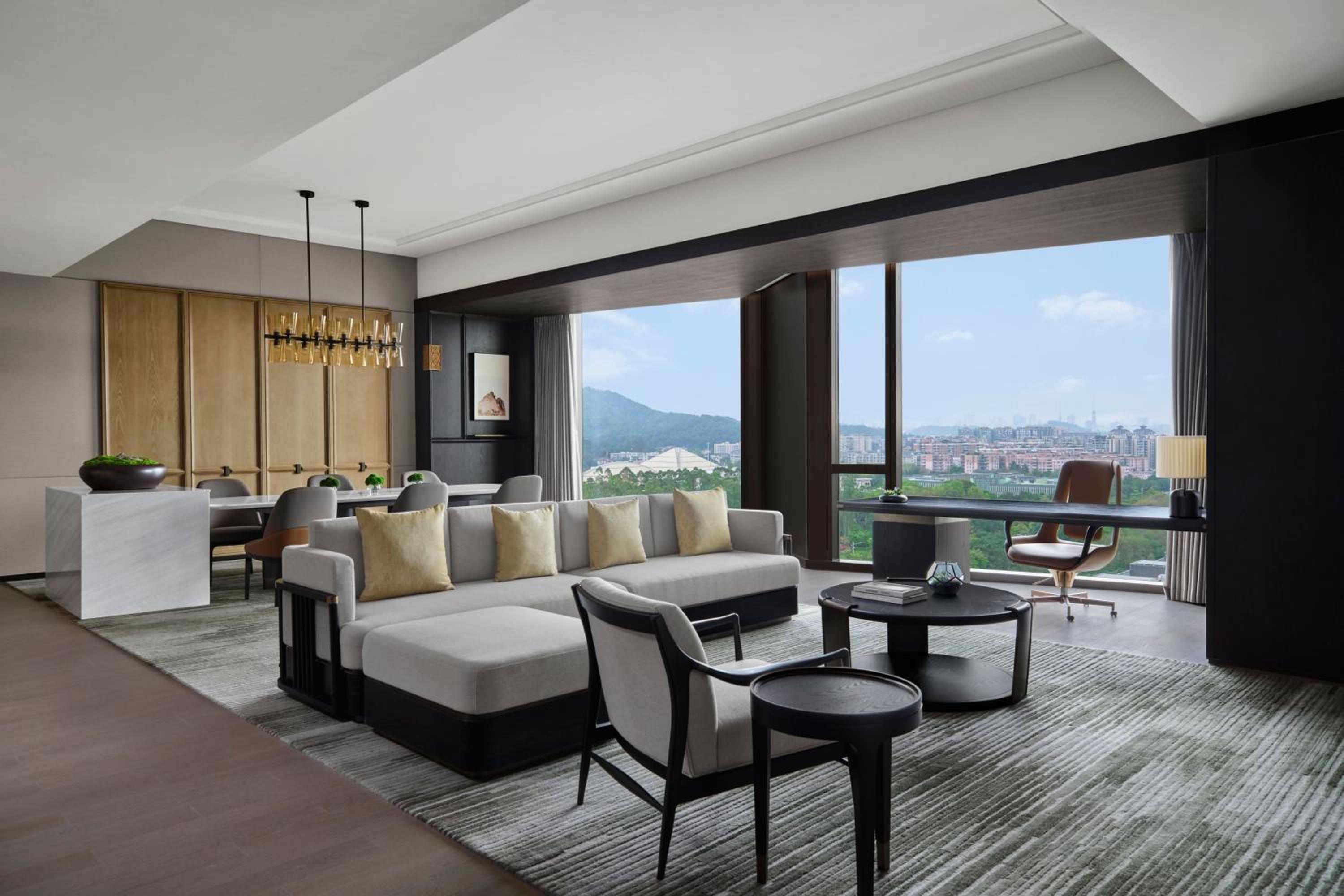 Ambassador Suite photo 3