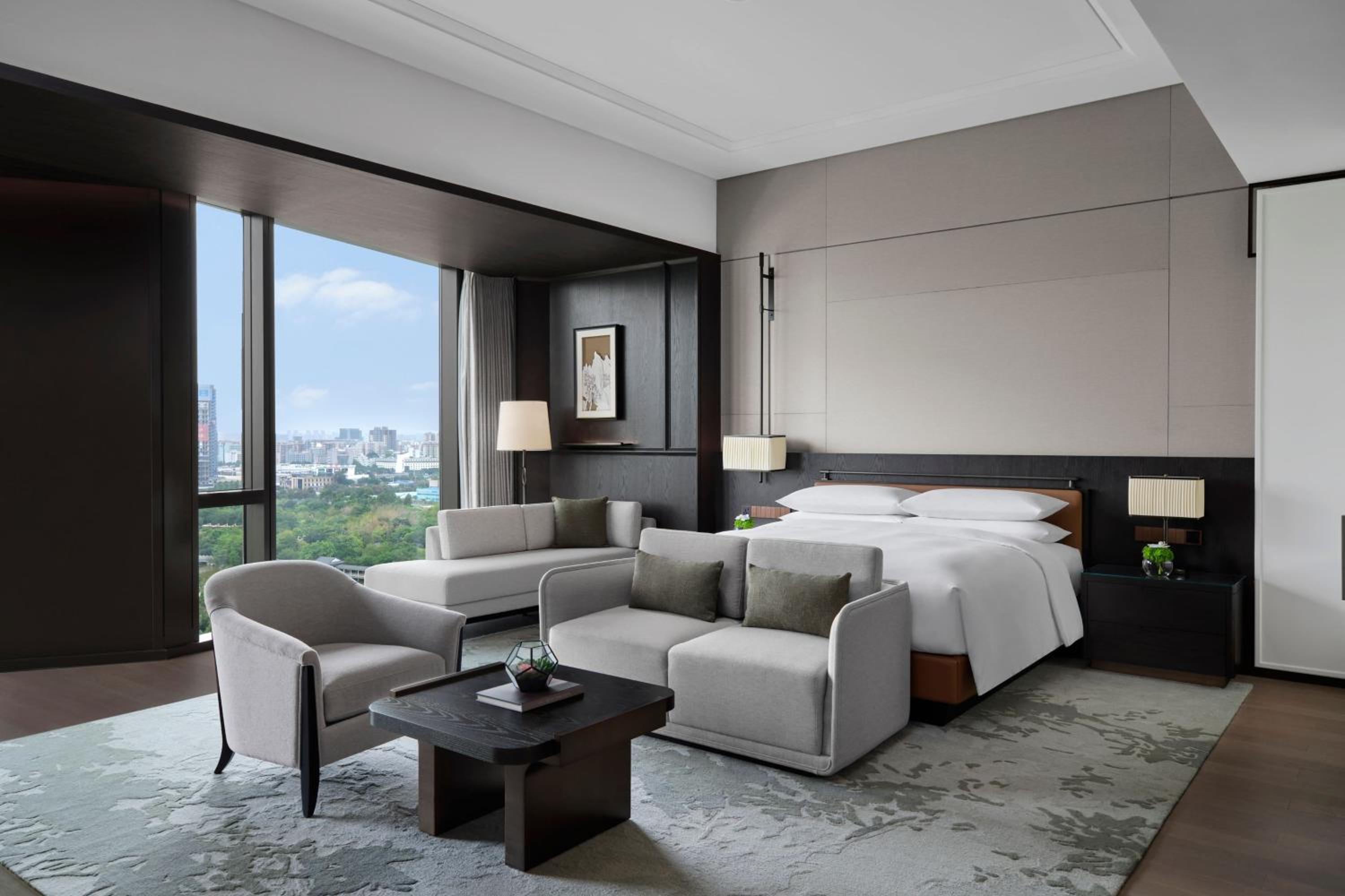 Ambassador Suite photo 2