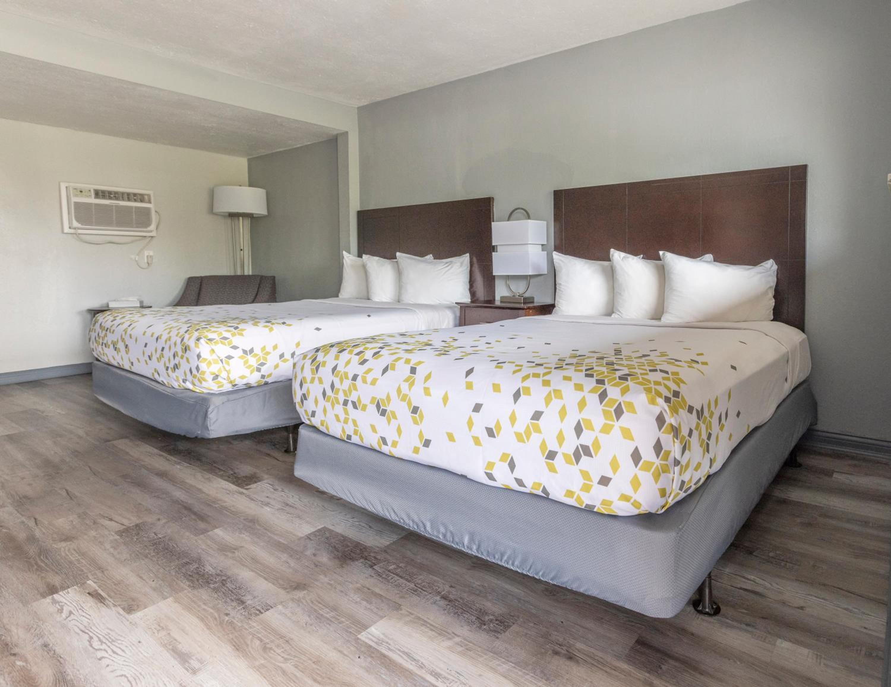 Queen Room with Two Queen Beds - Photo 13
