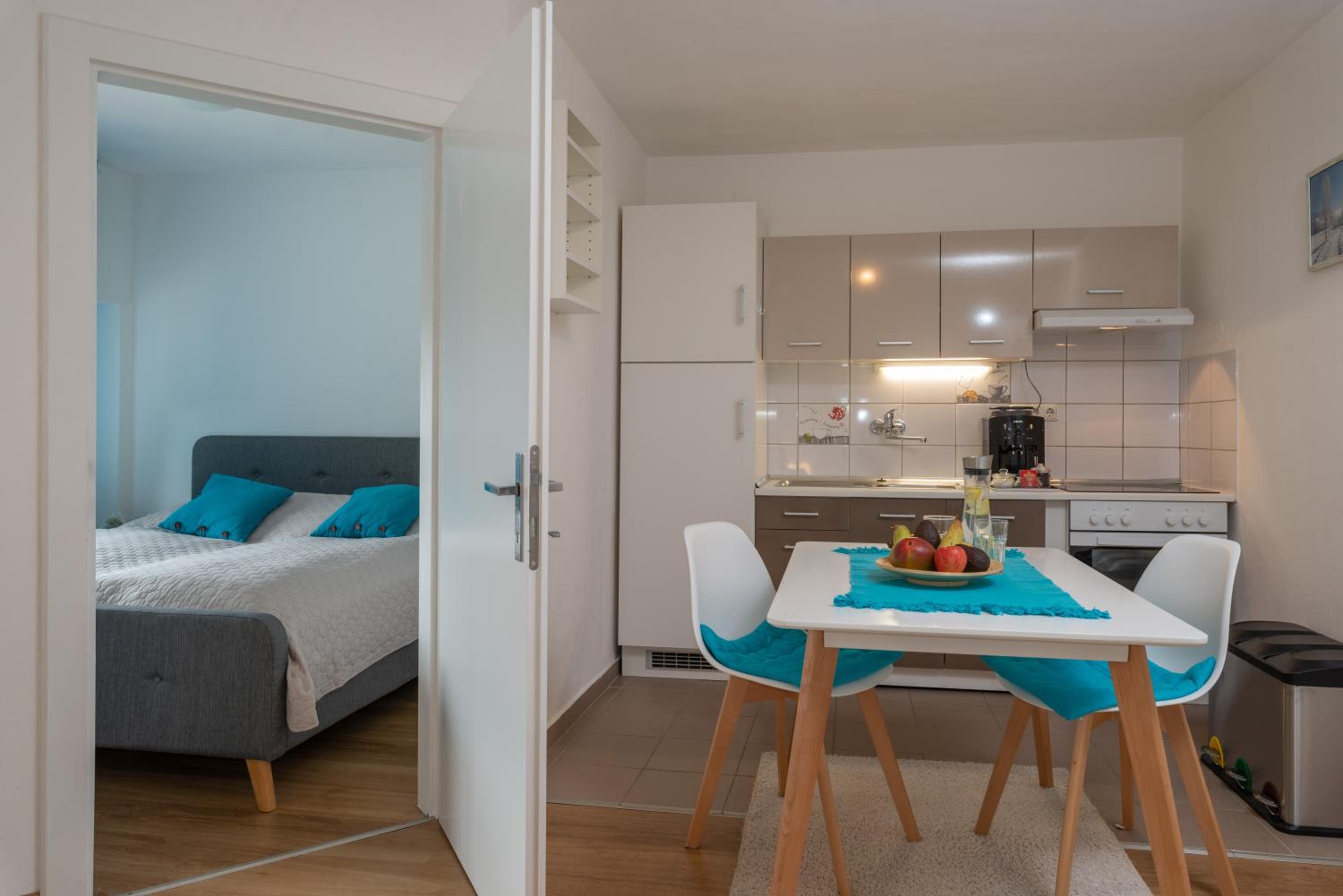 One-Bedroom Apartment photo 2