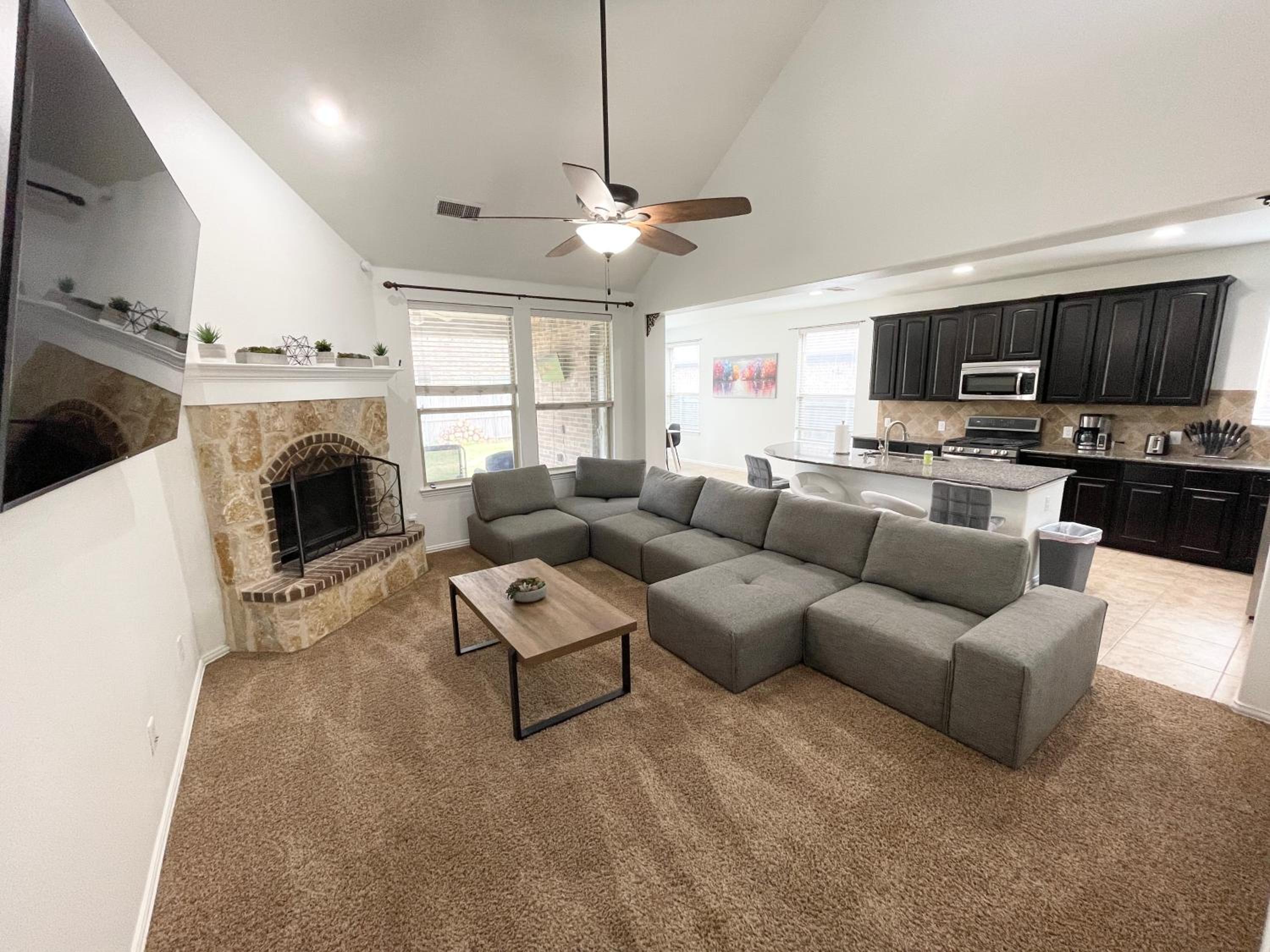 Four-Bedroom House photo 2