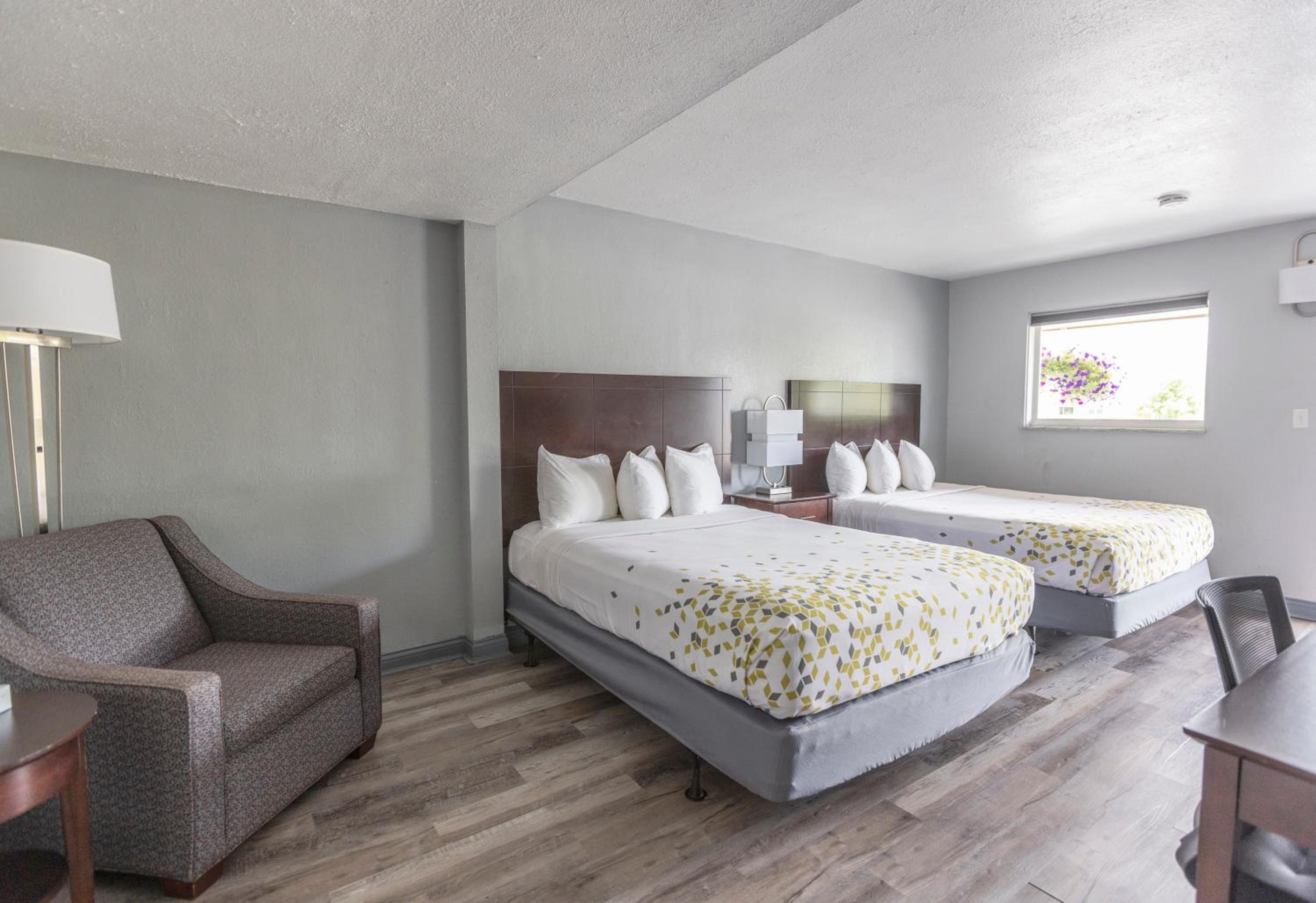 Queen Room with Two Queen Beds - Photo 24