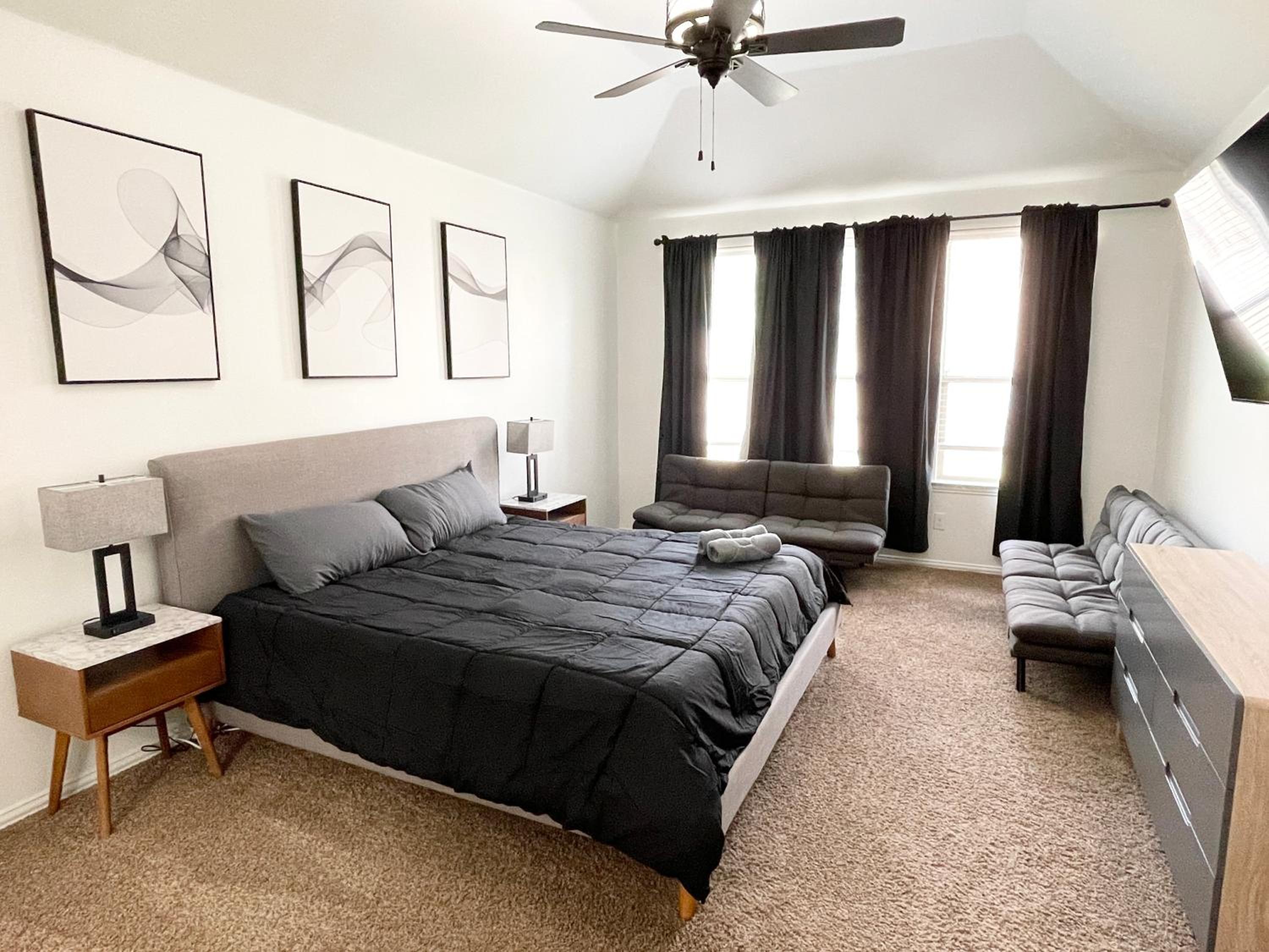 Four-Bedroom House photo 1
