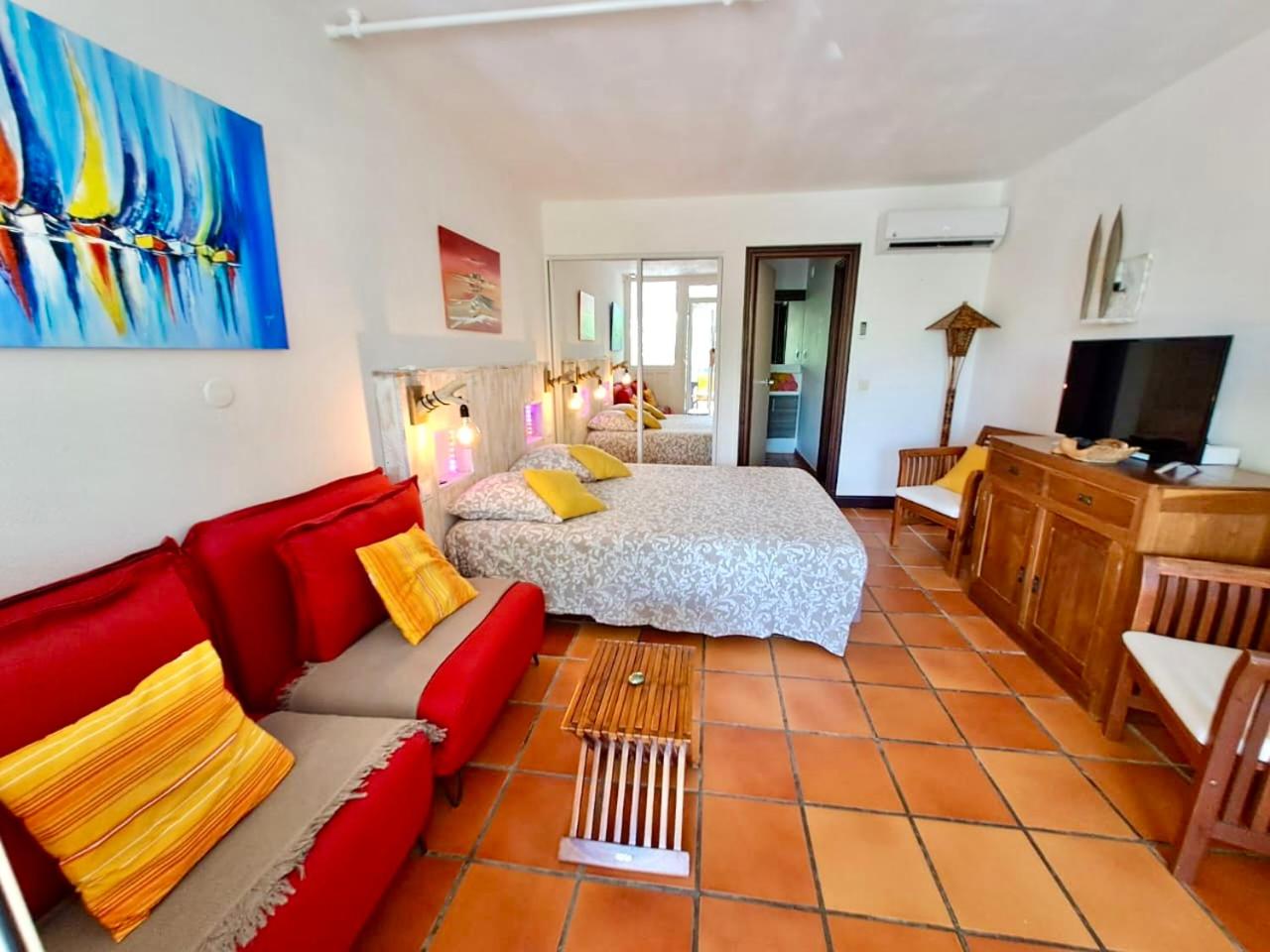 One-Bedroom House photo 1
