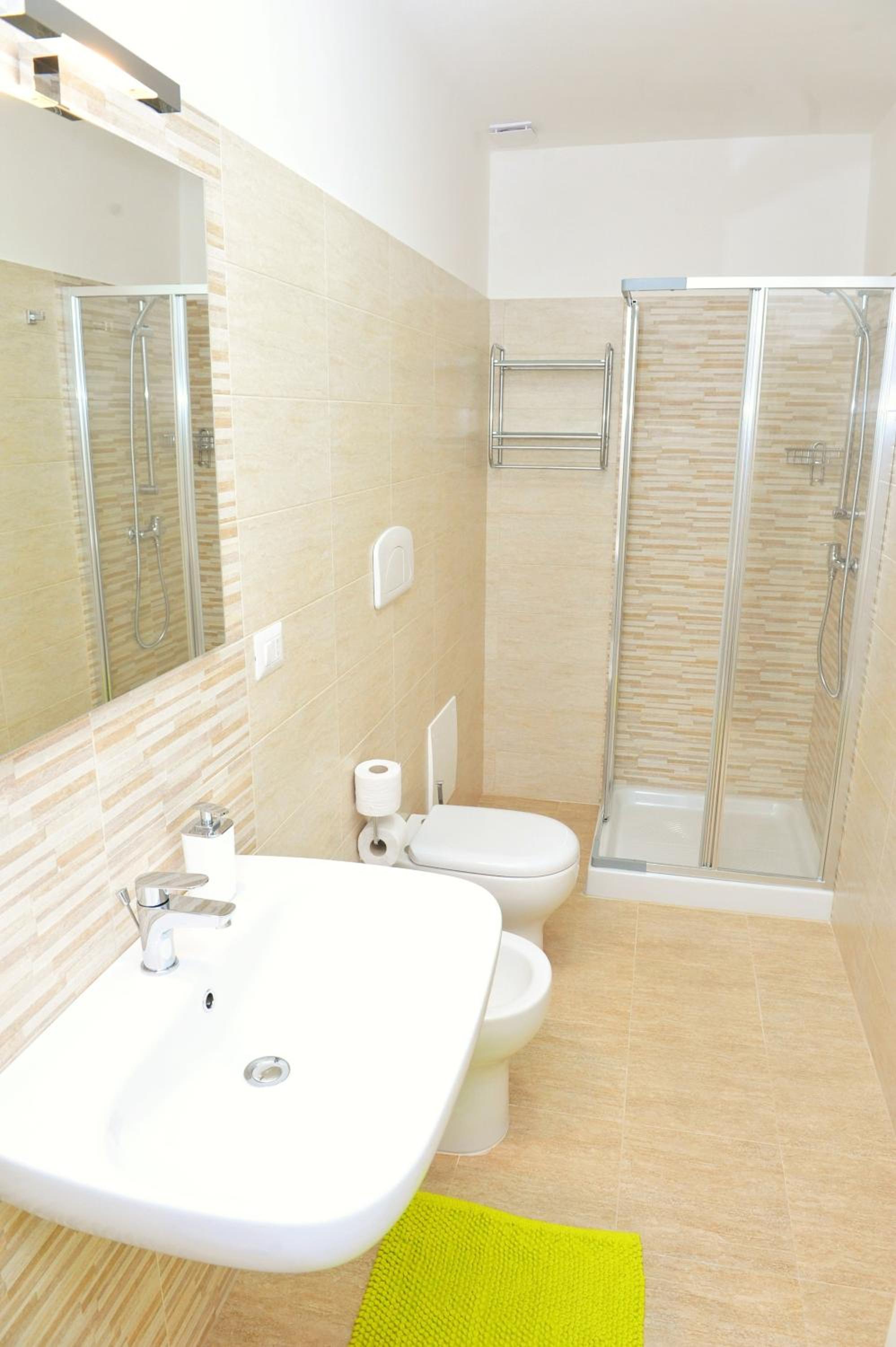 Double Room with Private Bathroom - Photo 27