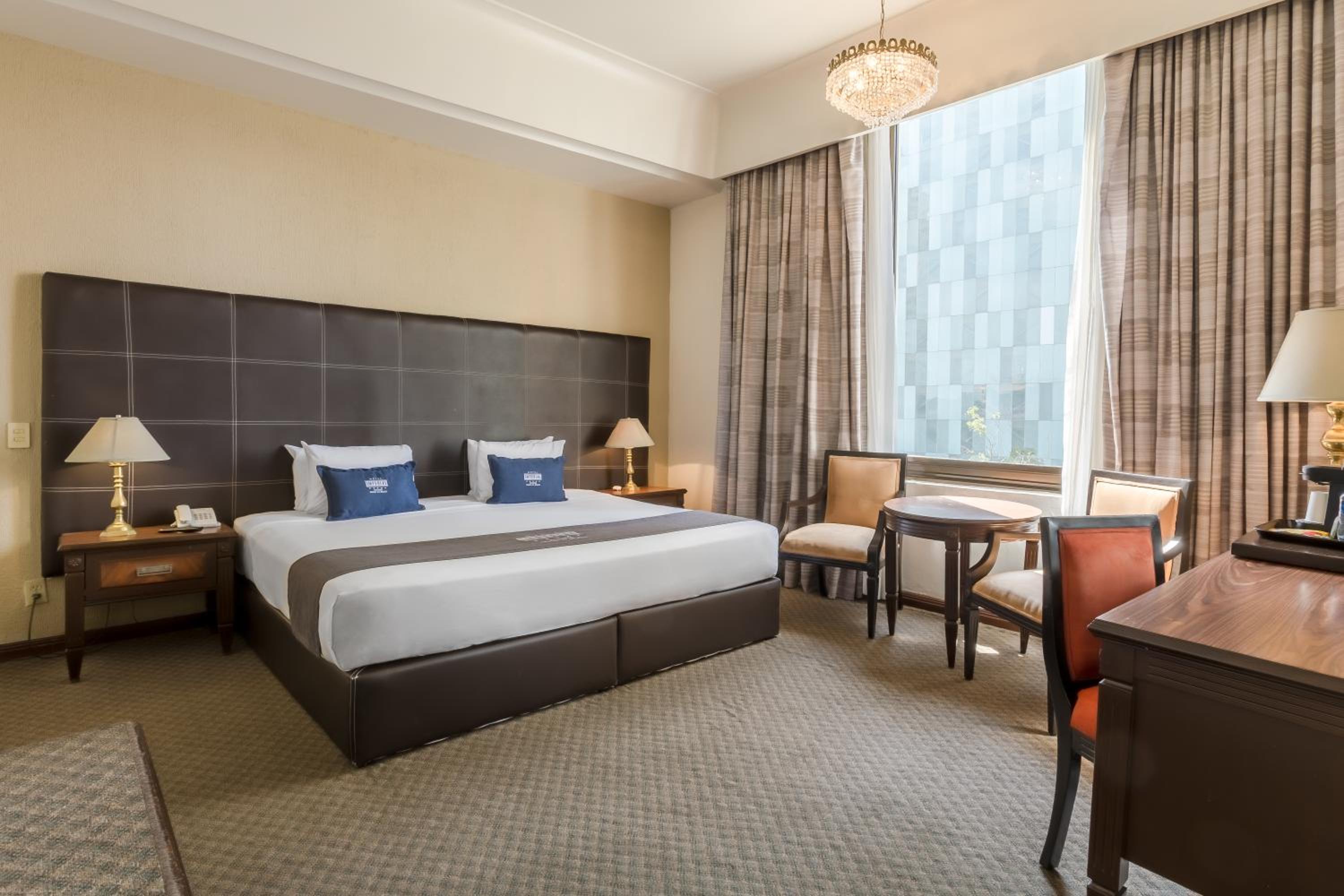 Standard King Room photo 3