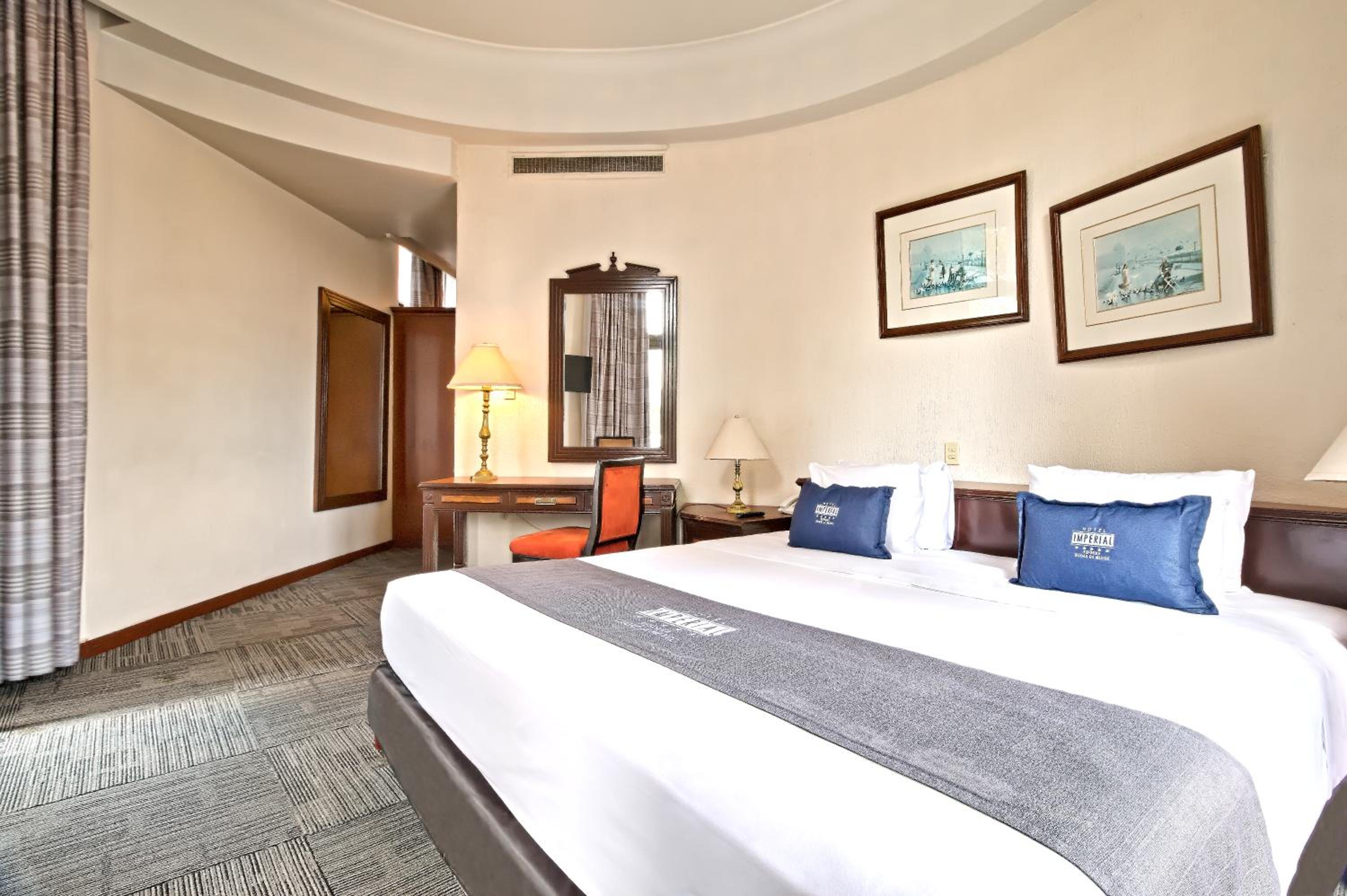 Superior Suite - Photo 12