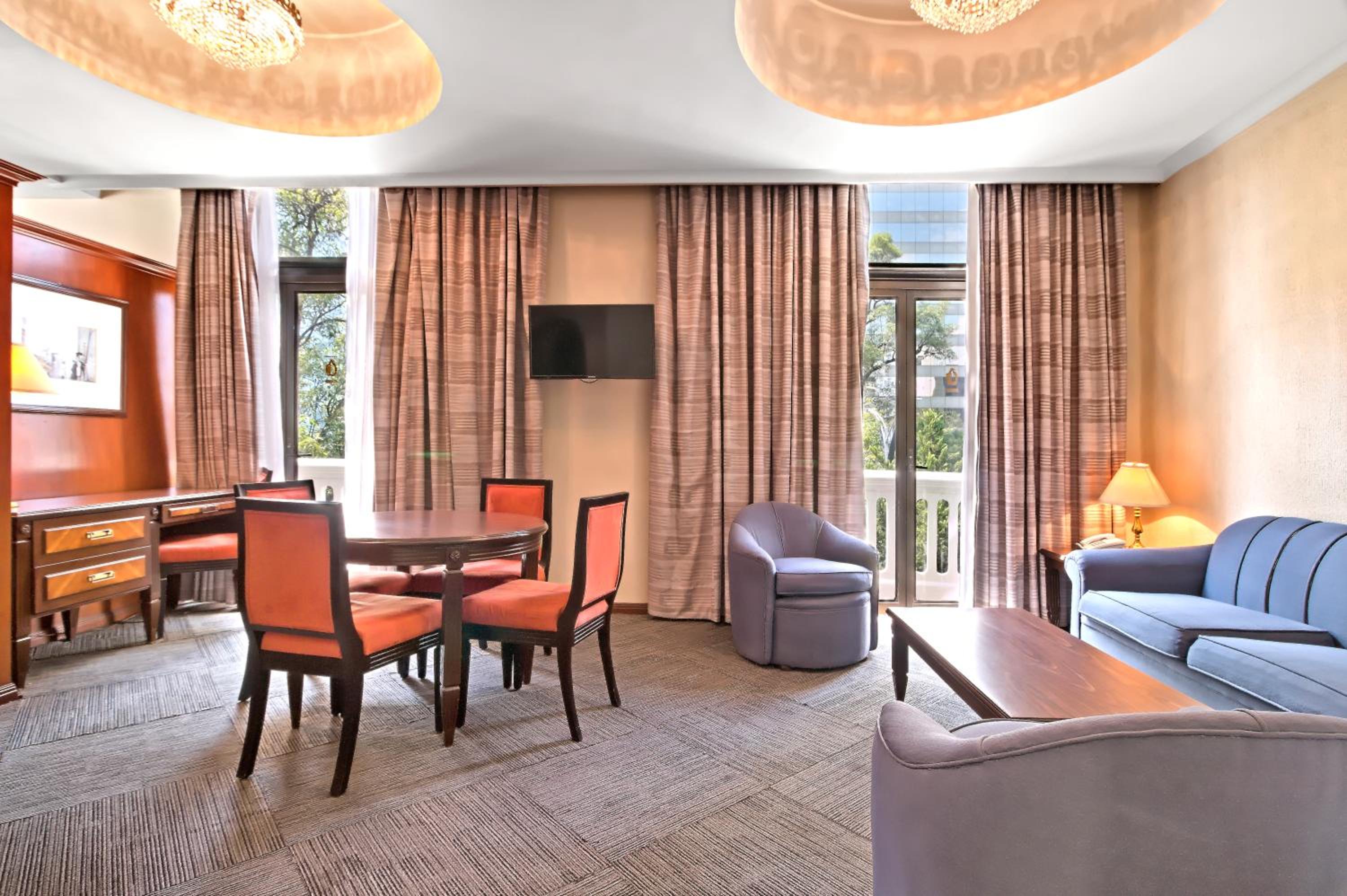 Superior Suite - Photo 9