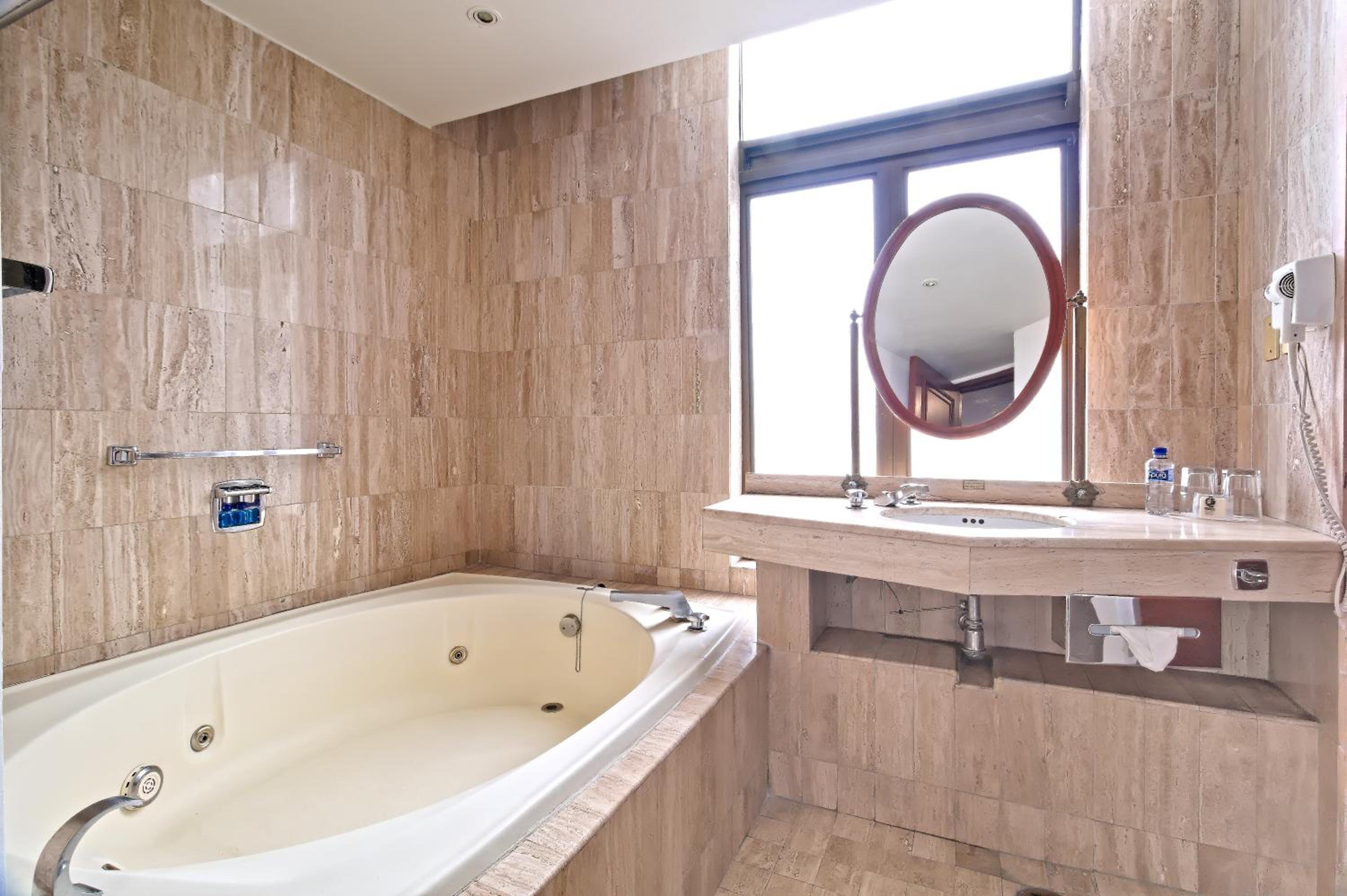 Superior Suite - Photo 10